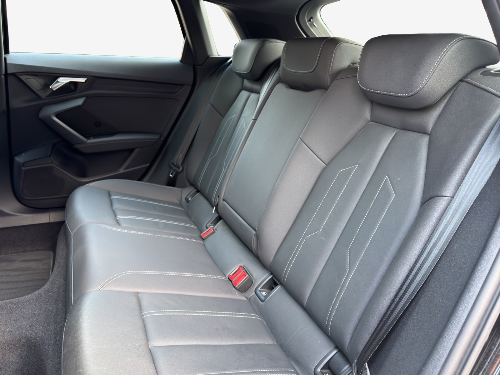 AUDI A3 Sportback 40 TFSI S line quattro S-tronic-image-11