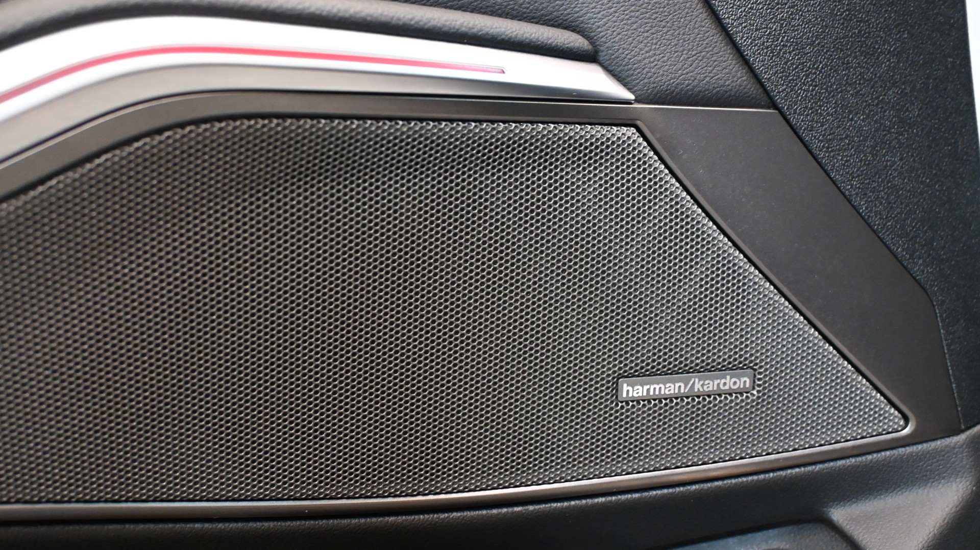 BMW 318d 48V Touring Luxury Line Steptronic-image-9