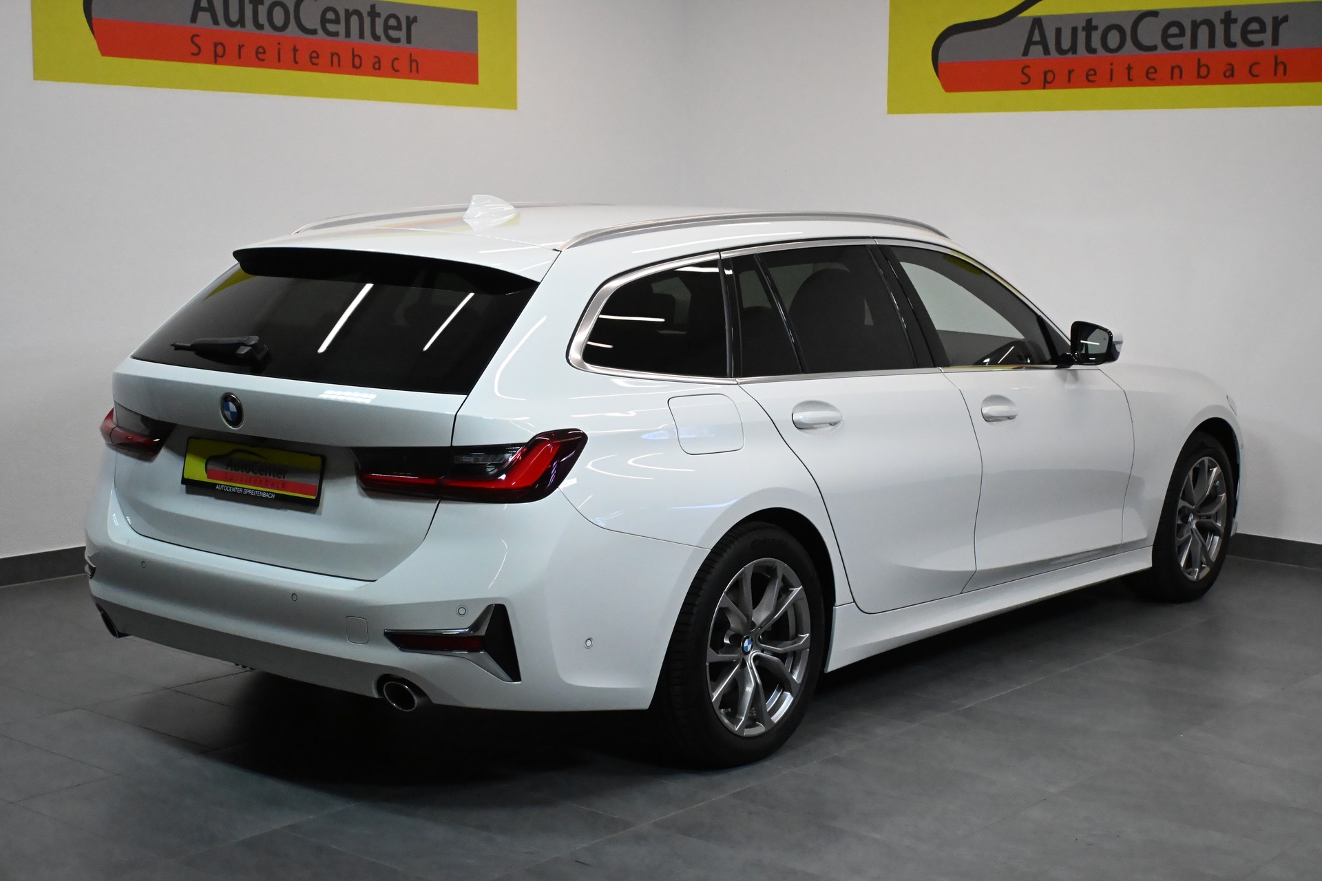 BMW 318d 48V Touring Luxury Line Steptronic-image-15