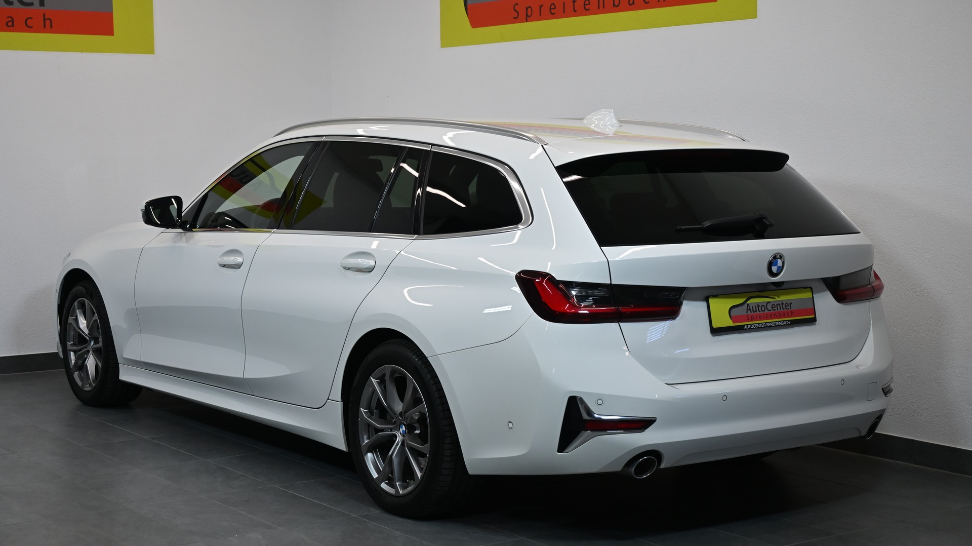 BMW 318d 48V Touring Luxury Line Steptronic-image-13
