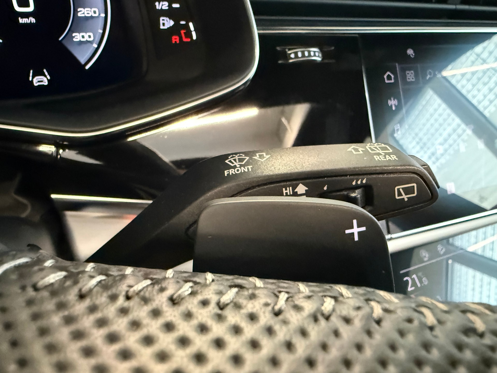 AUDI Q8 50 TDI S Line quattro tiptronic-image-8