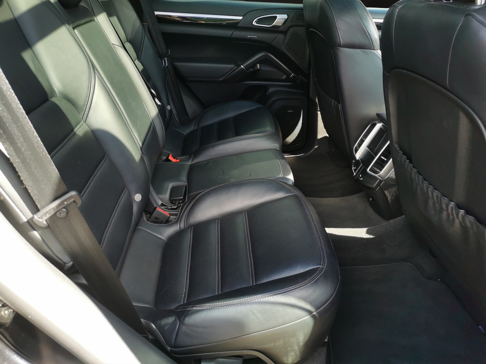 PORSCHE Cayenne S Diesel-image-16