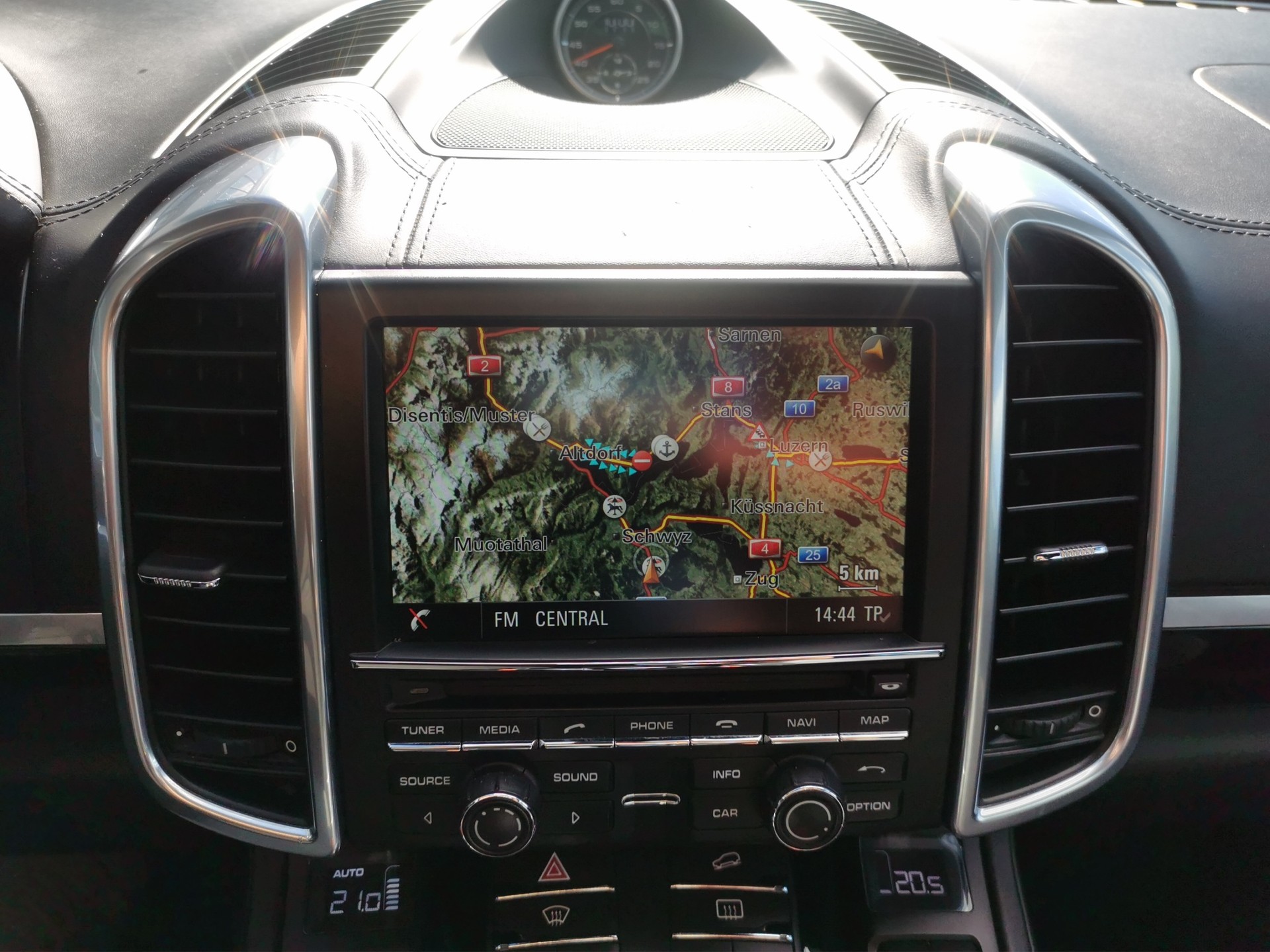 PORSCHE Cayenne S Diesel-image-12