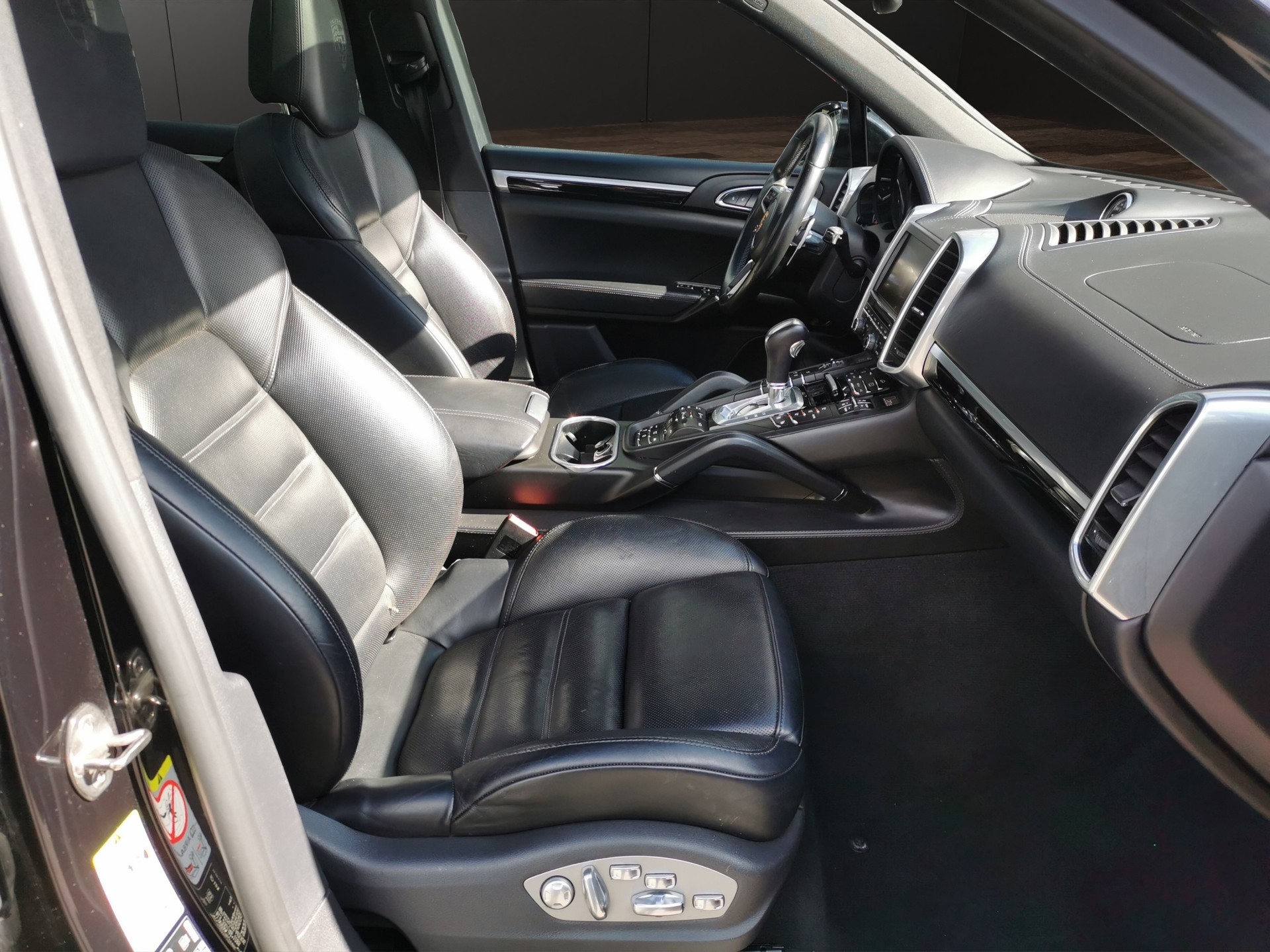 PORSCHE Cayenne S Diesel-image-17