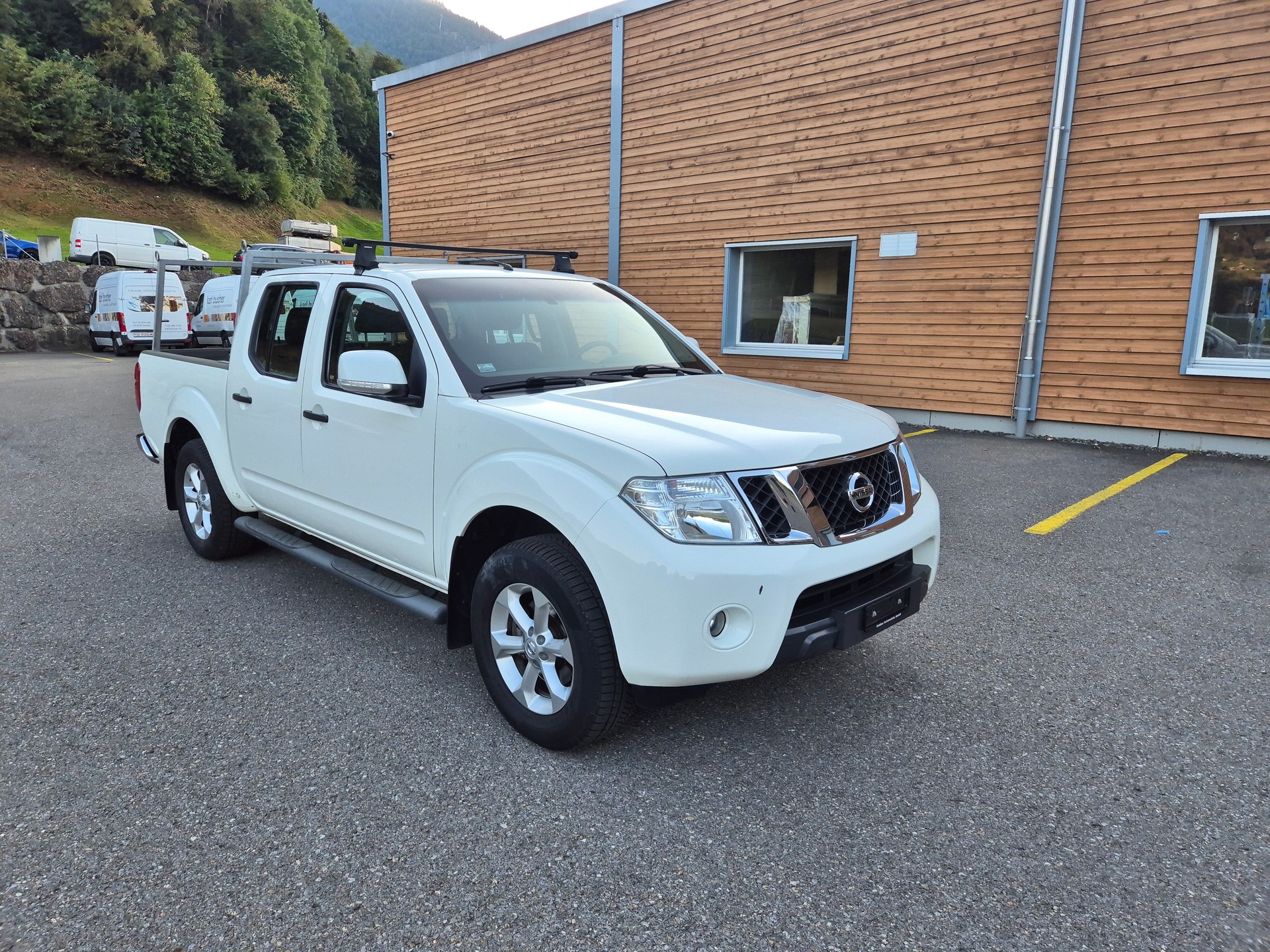 NISSAN Navara Double Cab 2.5 dCi 4WD Automat-image-4