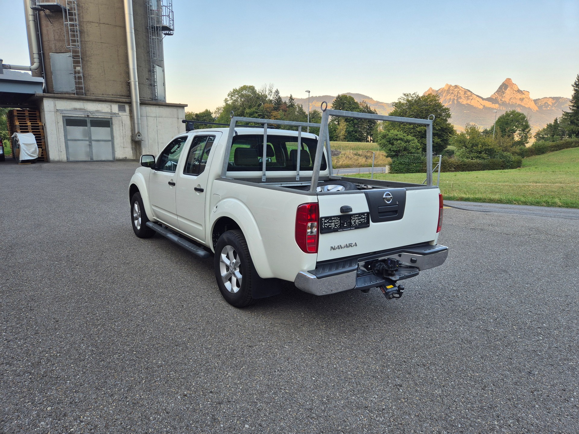 NISSAN Navara Double Cab 2.5 dCi 4WD Automat-image-2