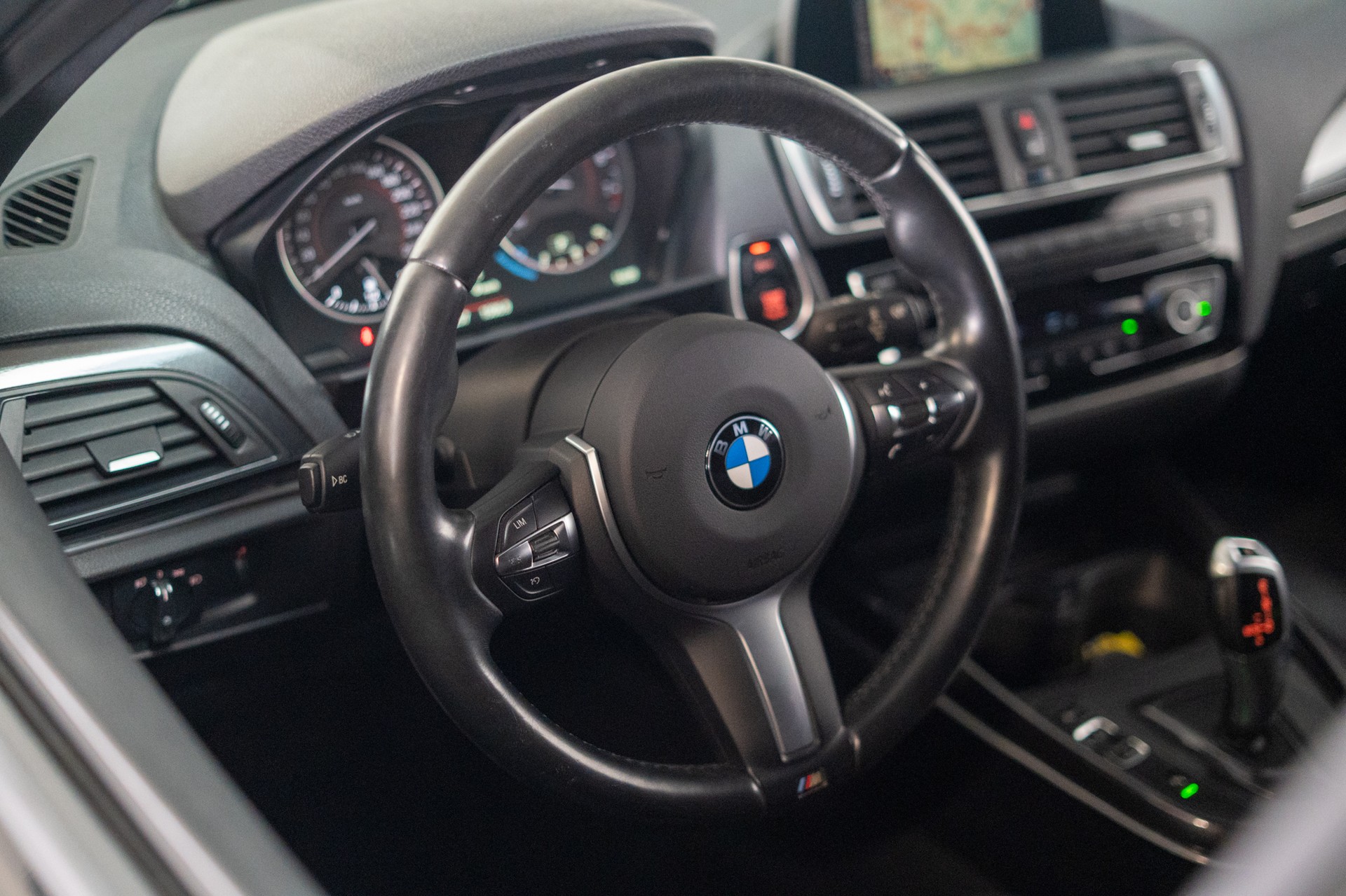 BMW 118i M Sport / CH-Fahrzeug / M Sport/ Tempomat-image-8