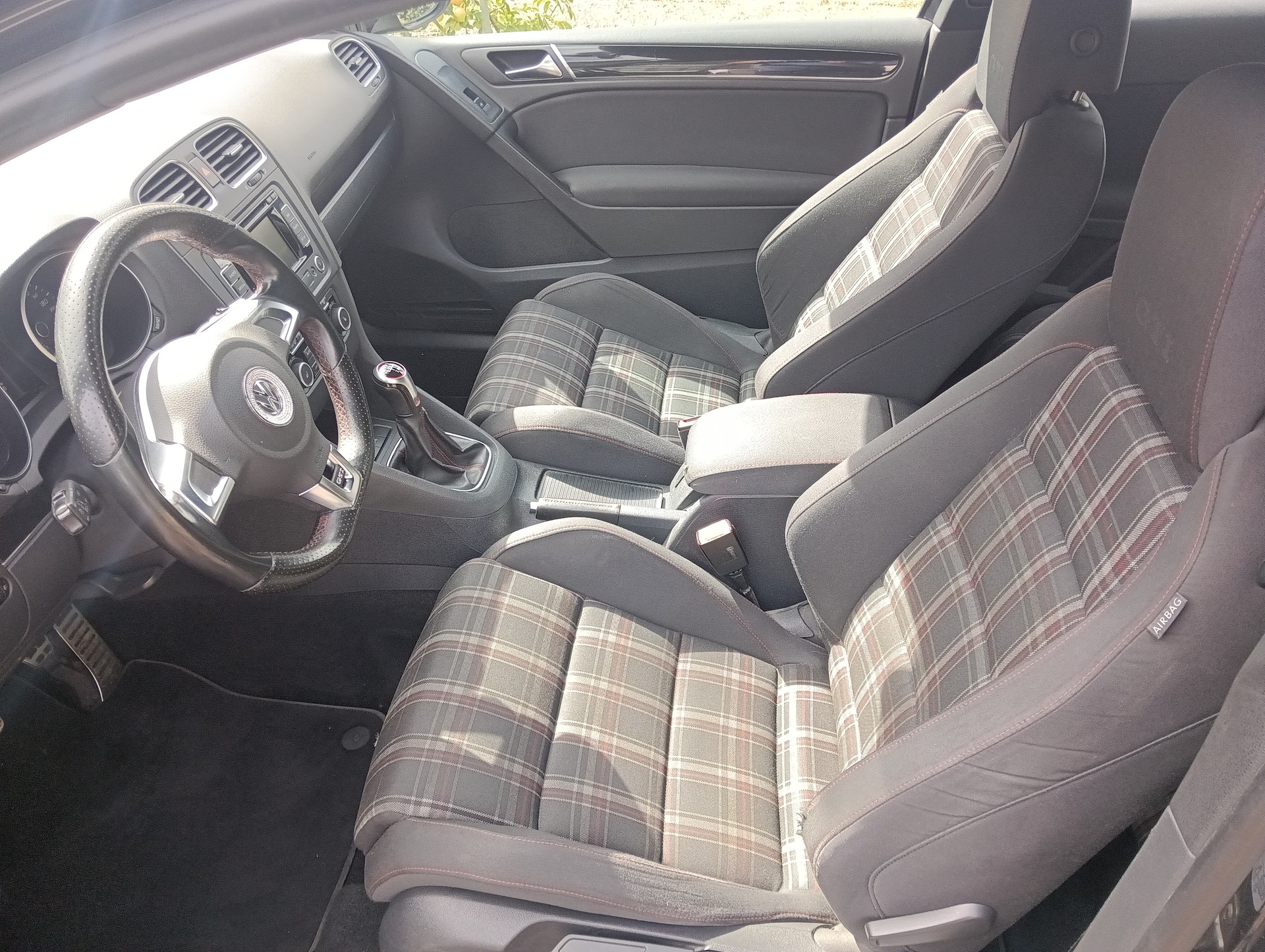 VW Golf 2.0 TSI GTI-image-5