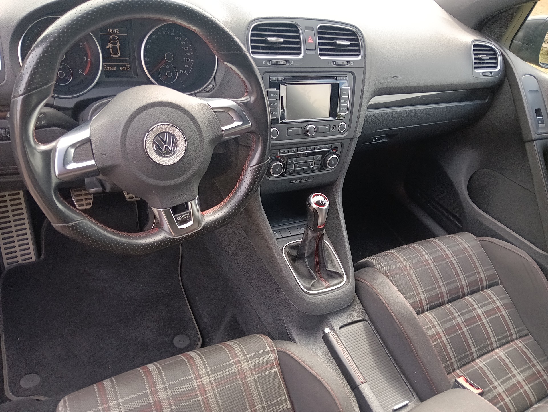 VW Golf 2.0 TSI GTI-image-7