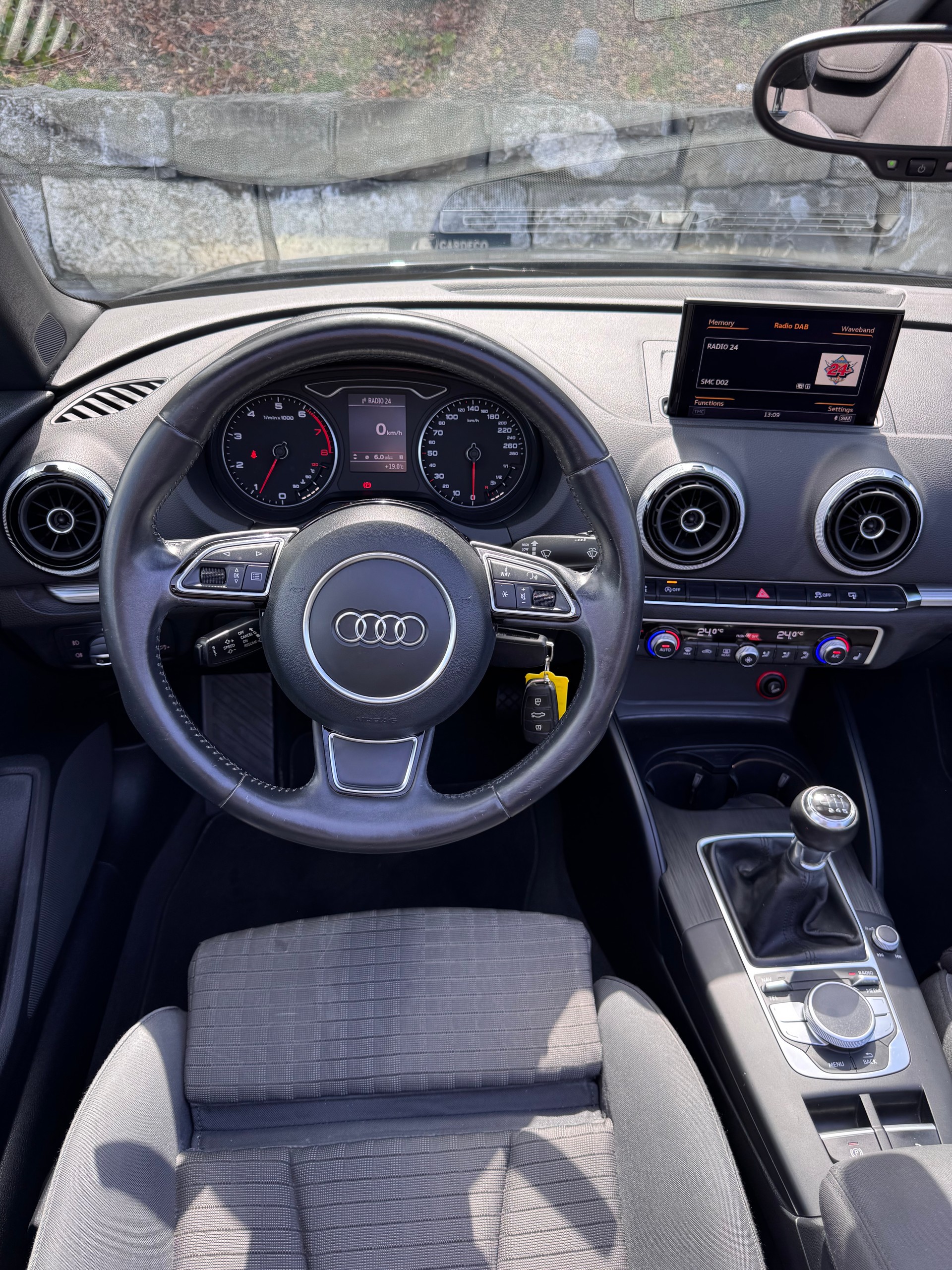AUDI A3 Cabriolet 1.4 TFSI Ambition-image-13