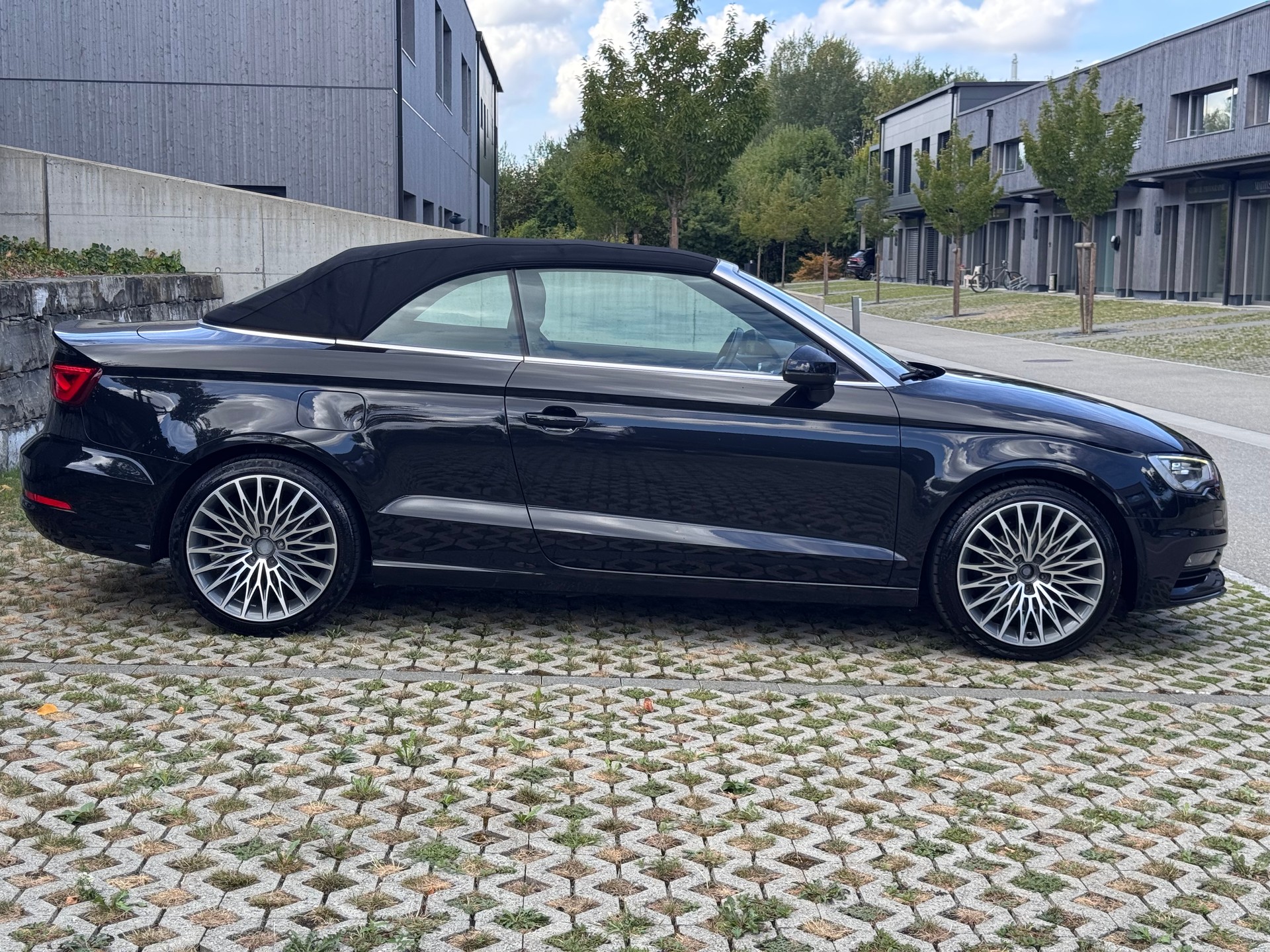 AUDI A3 Cabriolet 1.4 TFSI Ambition-image-4