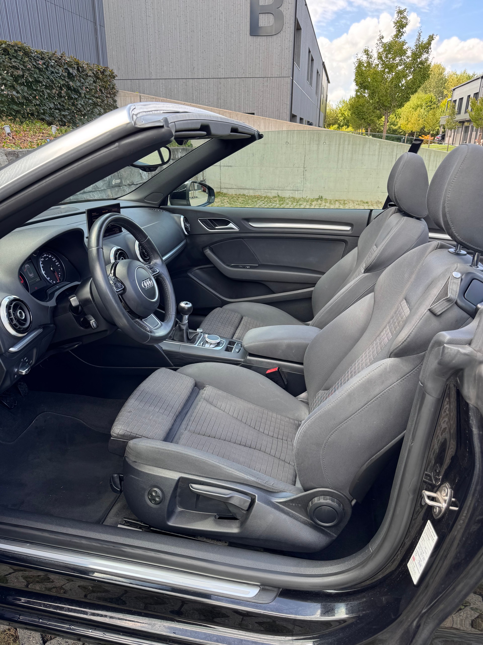 AUDI A3 Cabriolet 1.4 TFSI Ambition-image-11