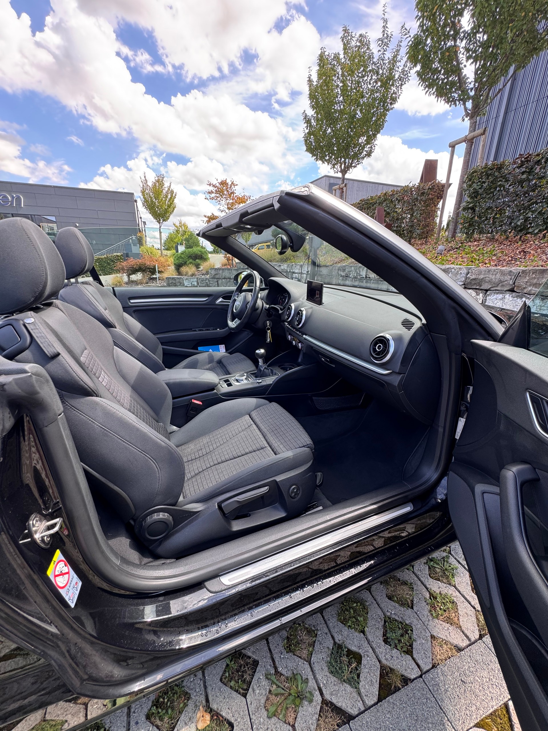 AUDI A3 Cabriolet 1.4 TFSI Ambition-image-12