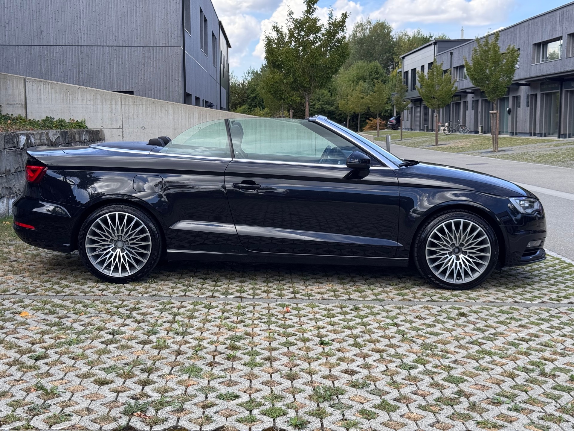 AUDI A3 Cabriolet 1.4 TFSI Ambition-image-5