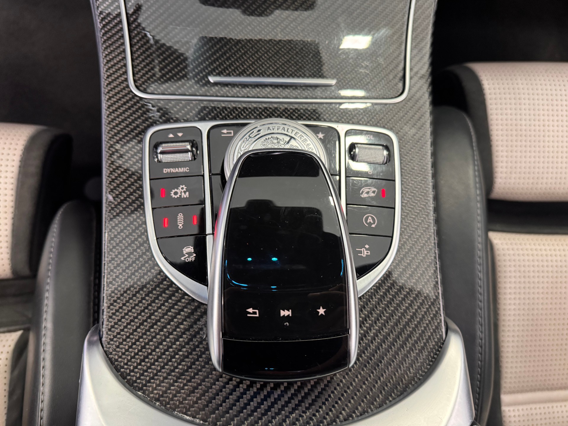 MERCEDES-BENZ C 63 S AMG Coupé Speedshift *Performance Sitze / Performance Abgasanlage / Carbon / Burmester / Keyless / LED ILS*-image-12