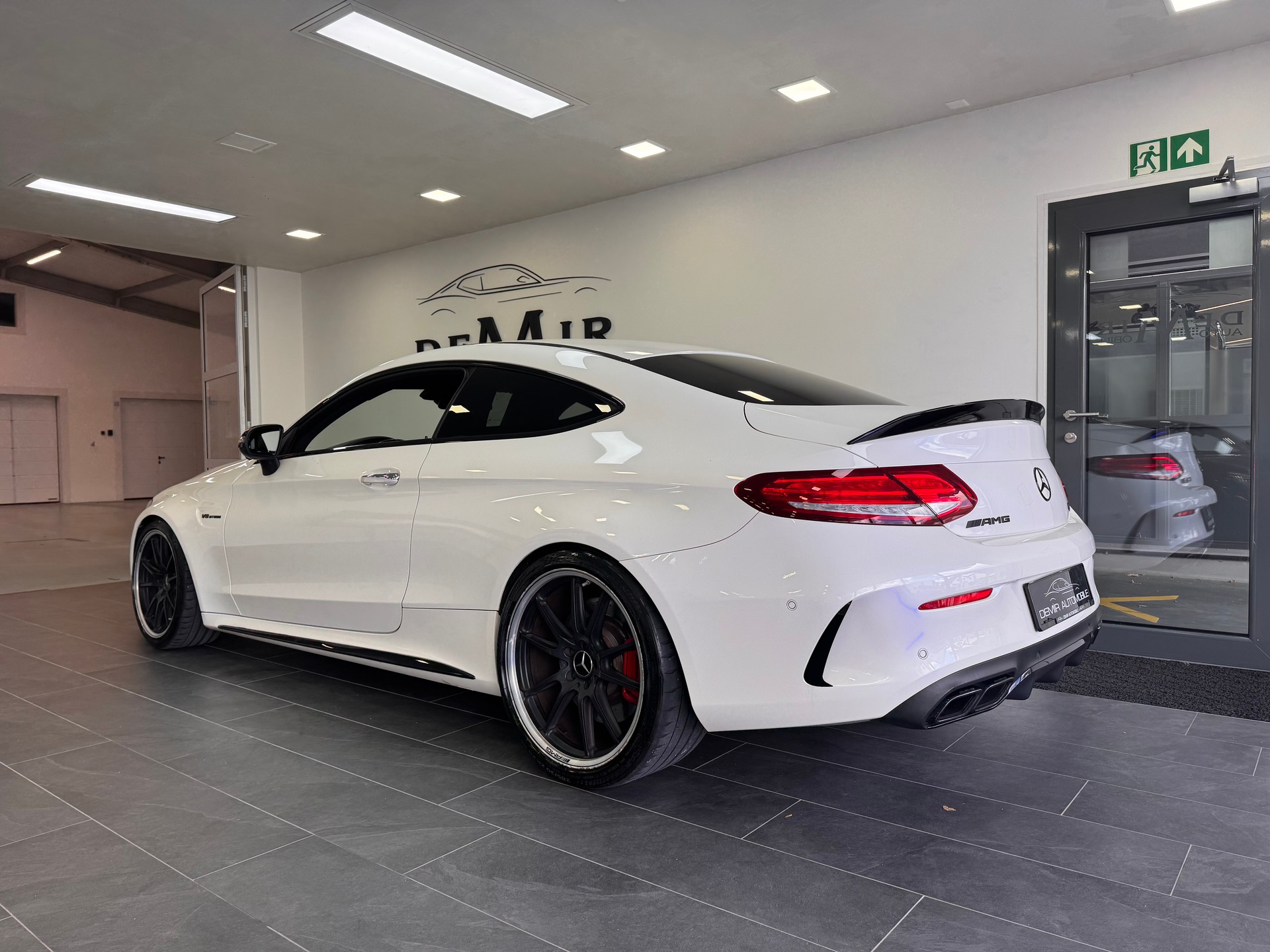 MERCEDES-BENZ C 63 S AMG Coupé Speedshift *Performance Sitze / Performance Abgasanlage / Carbon / Burmester / Keyless / LED ILS*-image-5