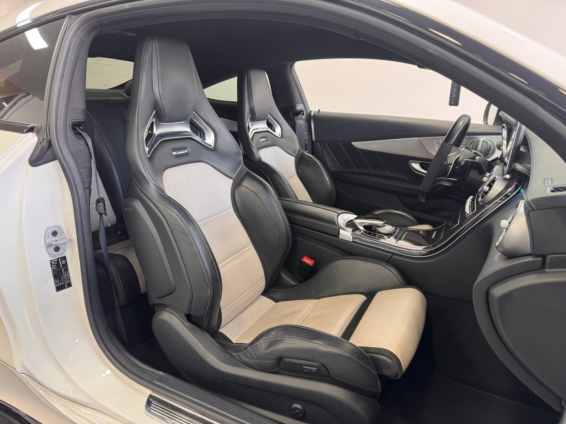 MERCEDES-BENZ C 63 S AMG Coupé Speedshift *Performance Sitze / Performance Abgasanlage / Carbon / Burmester / Keyless / LED ILS*-image-8