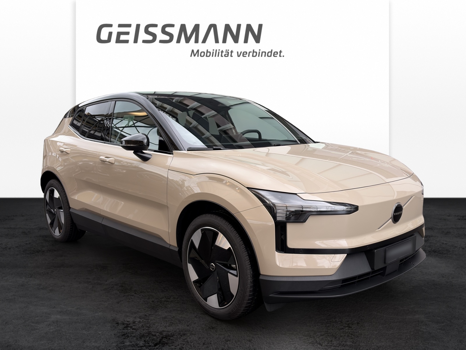 VOLVO EX30 E60 Plus-showroom-element-1
