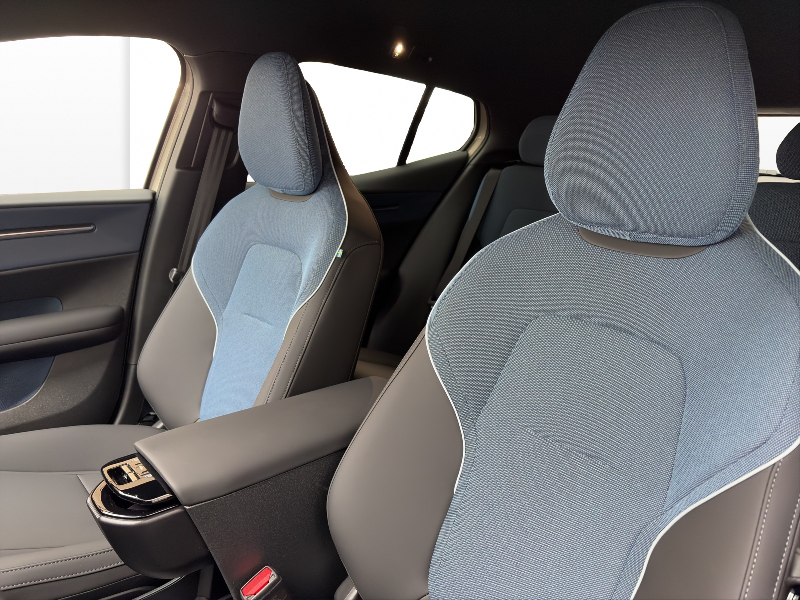 VOLVO EX30 E60 Plus-image-8