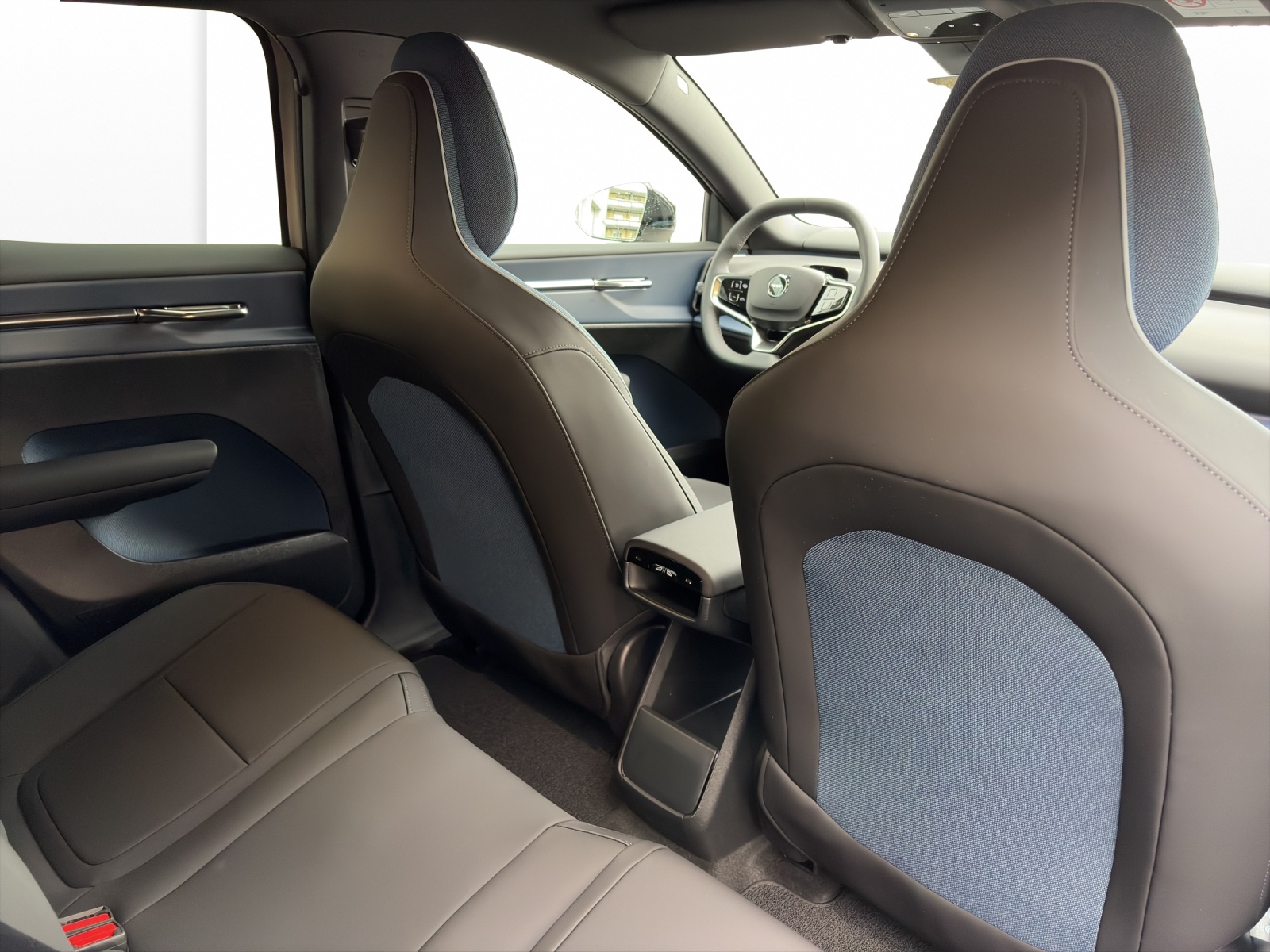 VOLVO EX30 E60 Plus-image-16