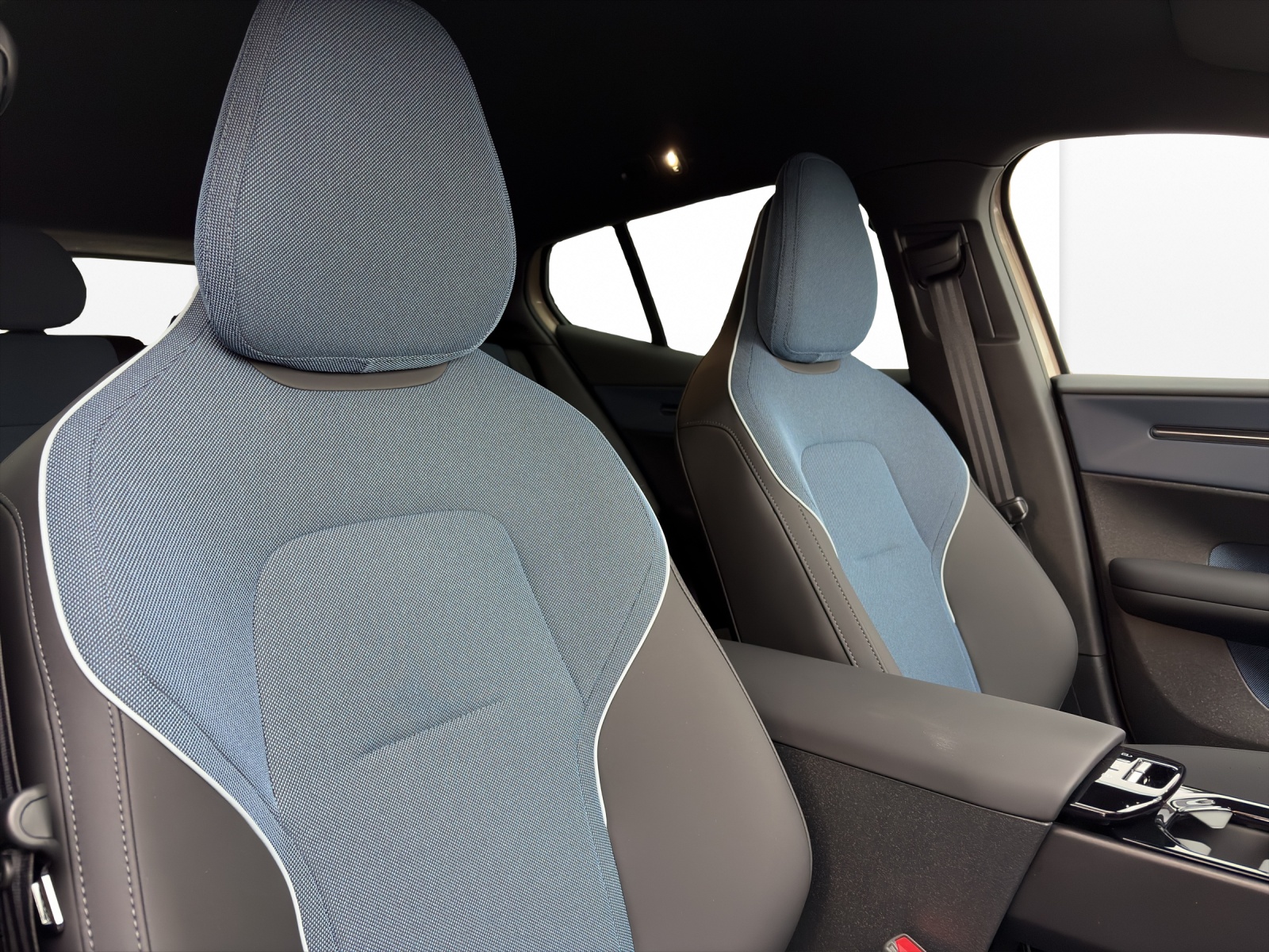 VOLVO EX30 E60 Plus-image-15