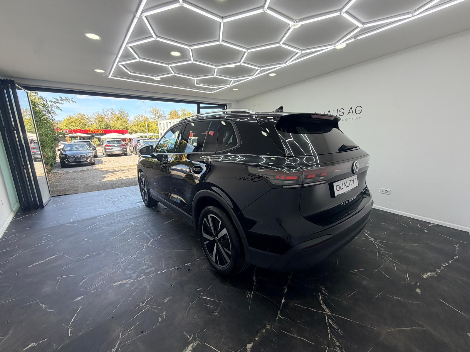 VW Tiguan 2.0 TSI DSG Life 4Motion | Neuwagenzustand | CH-Fahrzeug |-image-5