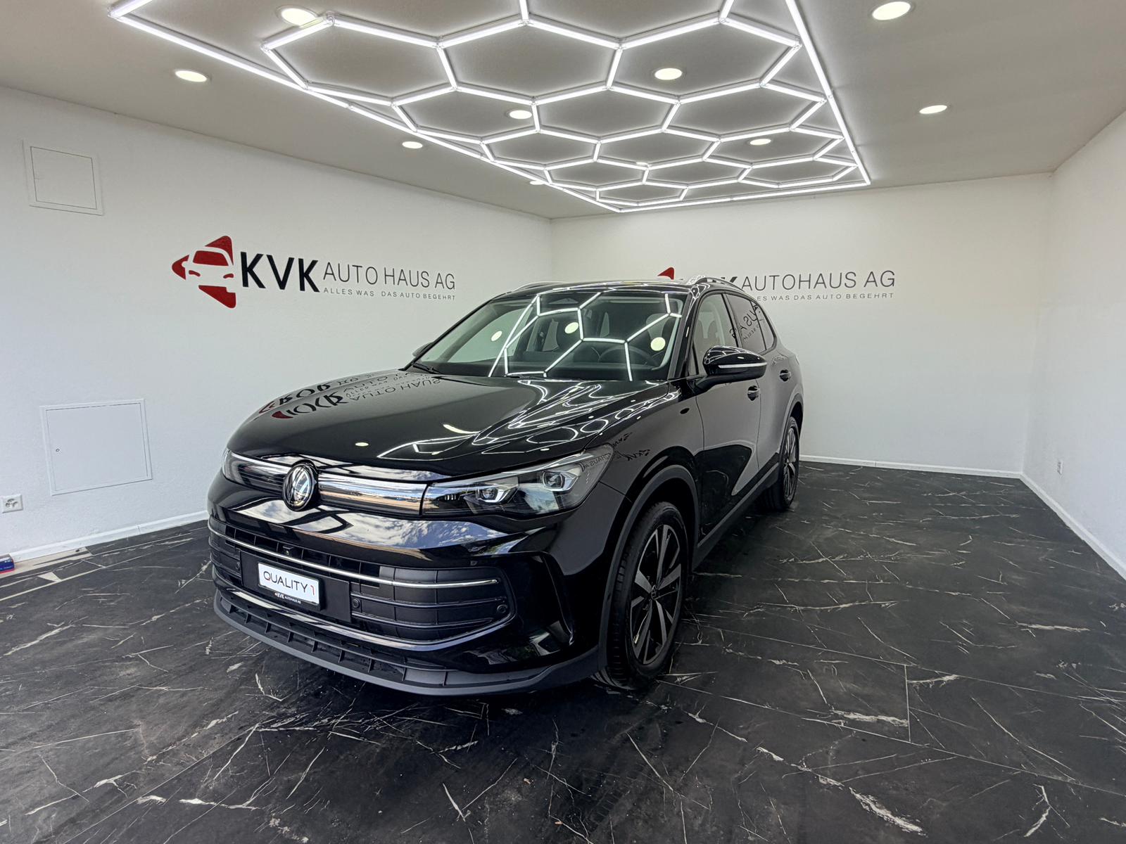 VW Tiguan 2.0 TSI DSG Life 4Motion | Neuwagenzustand | CH-Fahrzeug |-image-1