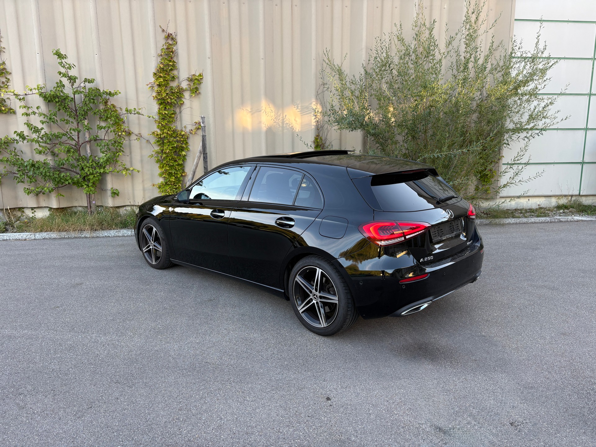 MERCEDES-BENZ A 250 4Matic 7G-DCT | BURMESTER | PANO | HEADUP | MEMORY | AMBIENTE-image-1