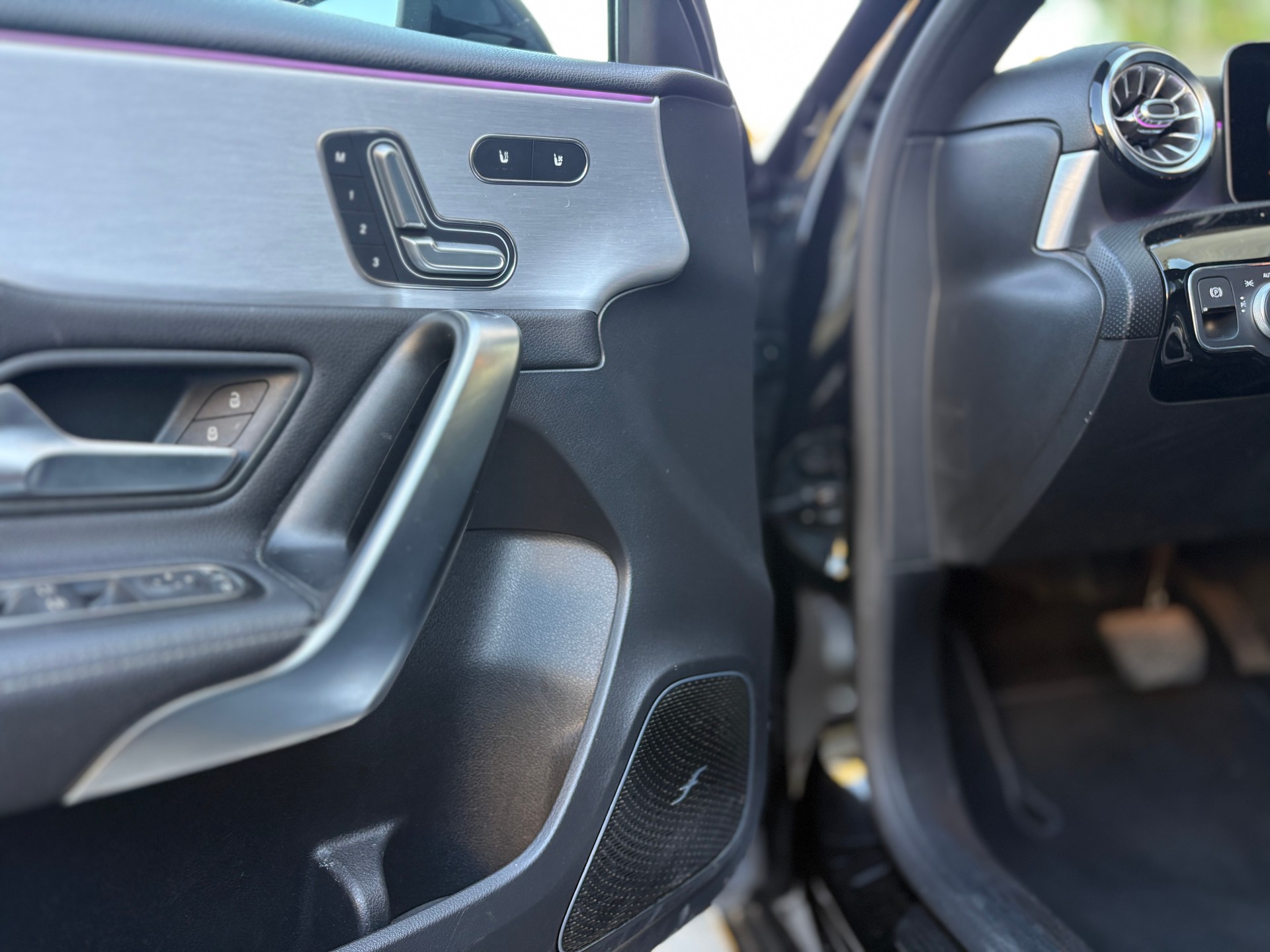 MERCEDES-BENZ A 250 4Matic 7G-DCT | BURMESTER | PANO | HEADUP | MEMORY | AMBIENTE-image-14