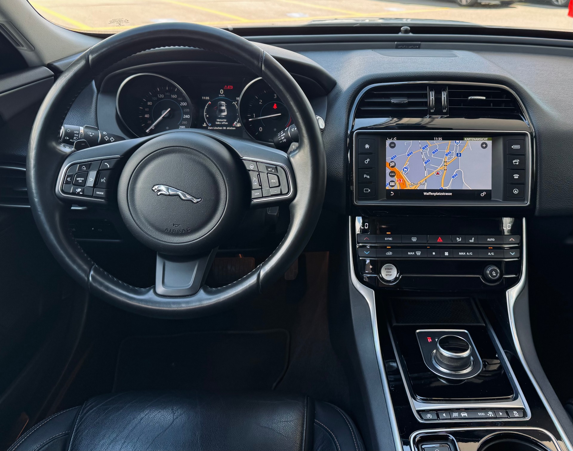 JAGUAR XE 20d Automat AWD-image-11