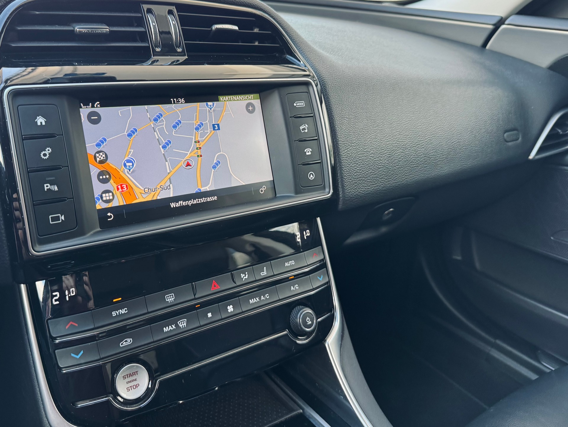 JAGUAR XE 20d Automat AWD-image-12