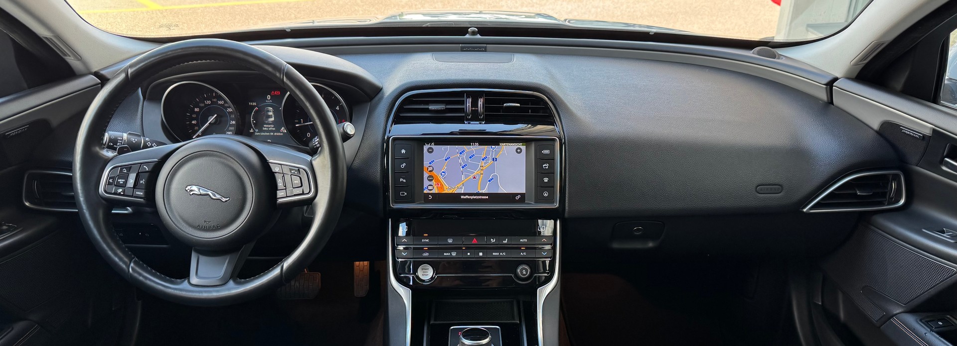 JAGUAR XE 20d Automat AWD-image-10