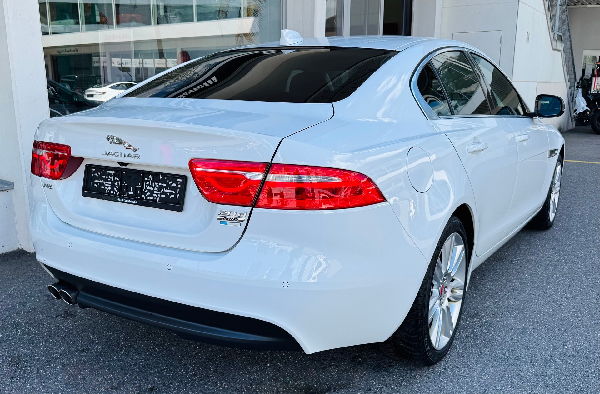 JAGUAR XE 20d Automat AWD-image-4