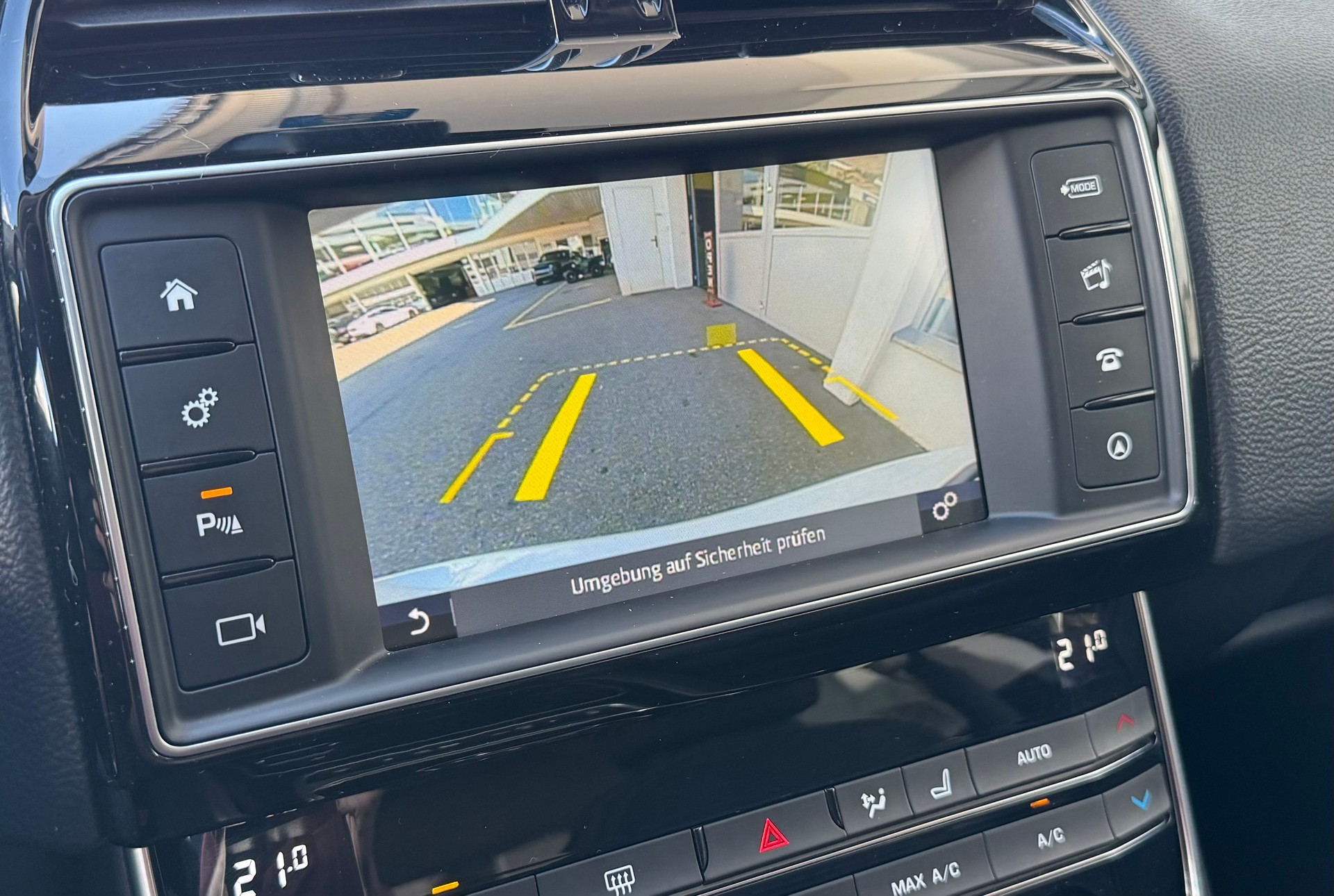 JAGUAR XE 20d Automat AWD-image-13