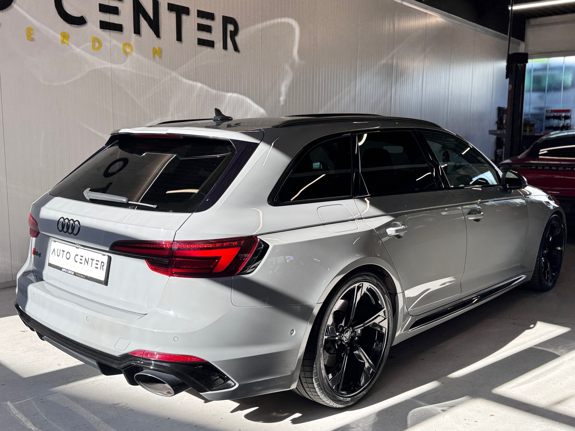 AUDI RS4 Avant 2.9 TFSI quattro tiptronic-image-2