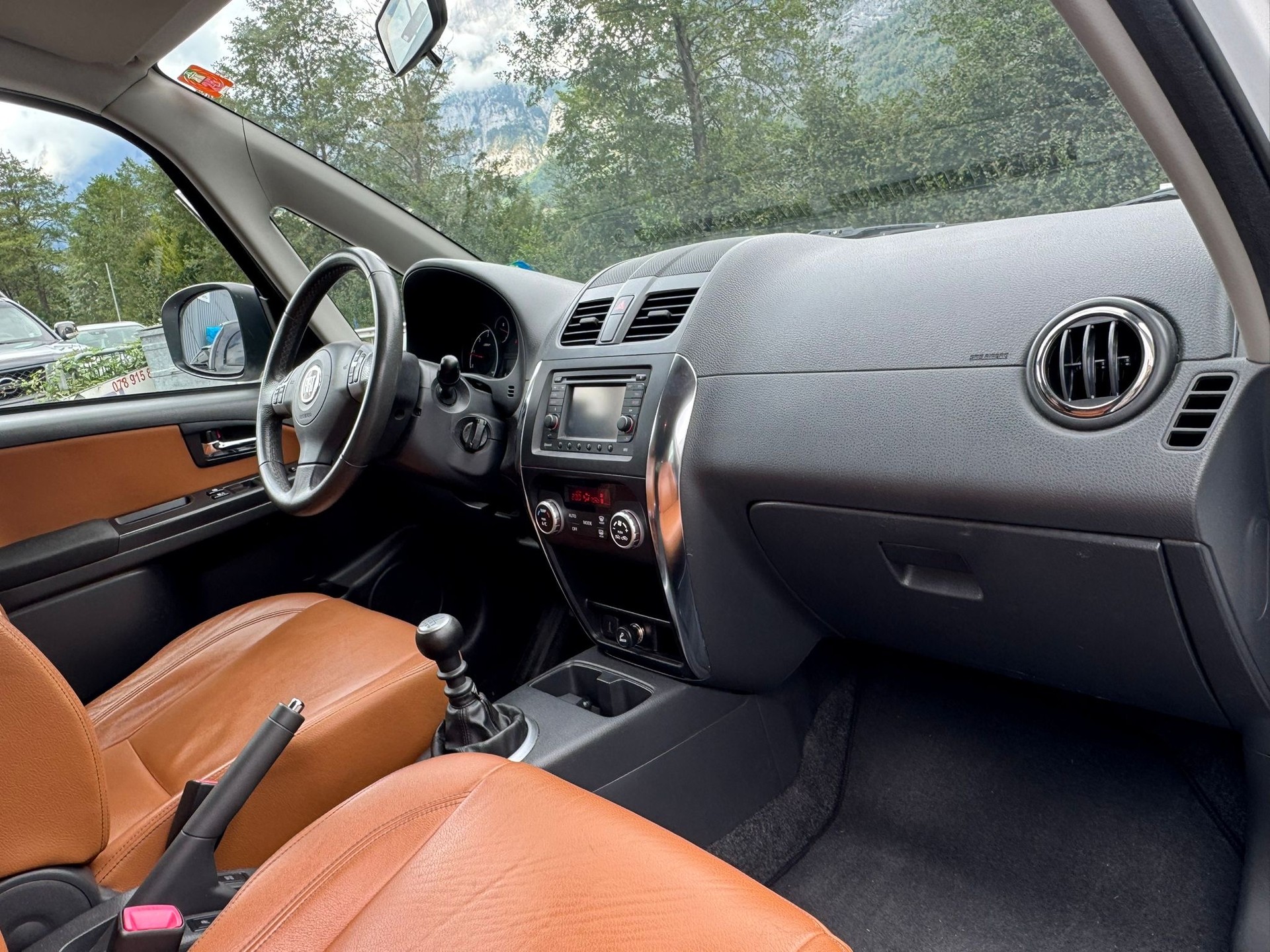FIAT Sedici 2.0JTD 4WD Luxury-image-14