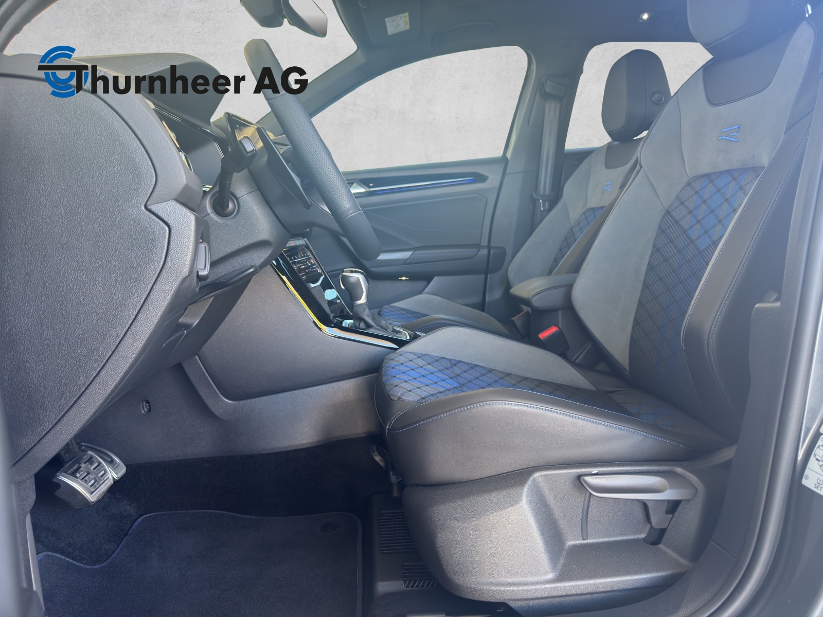 VW T-Roc 2.0 TSI R DSG 4Motion-image-8