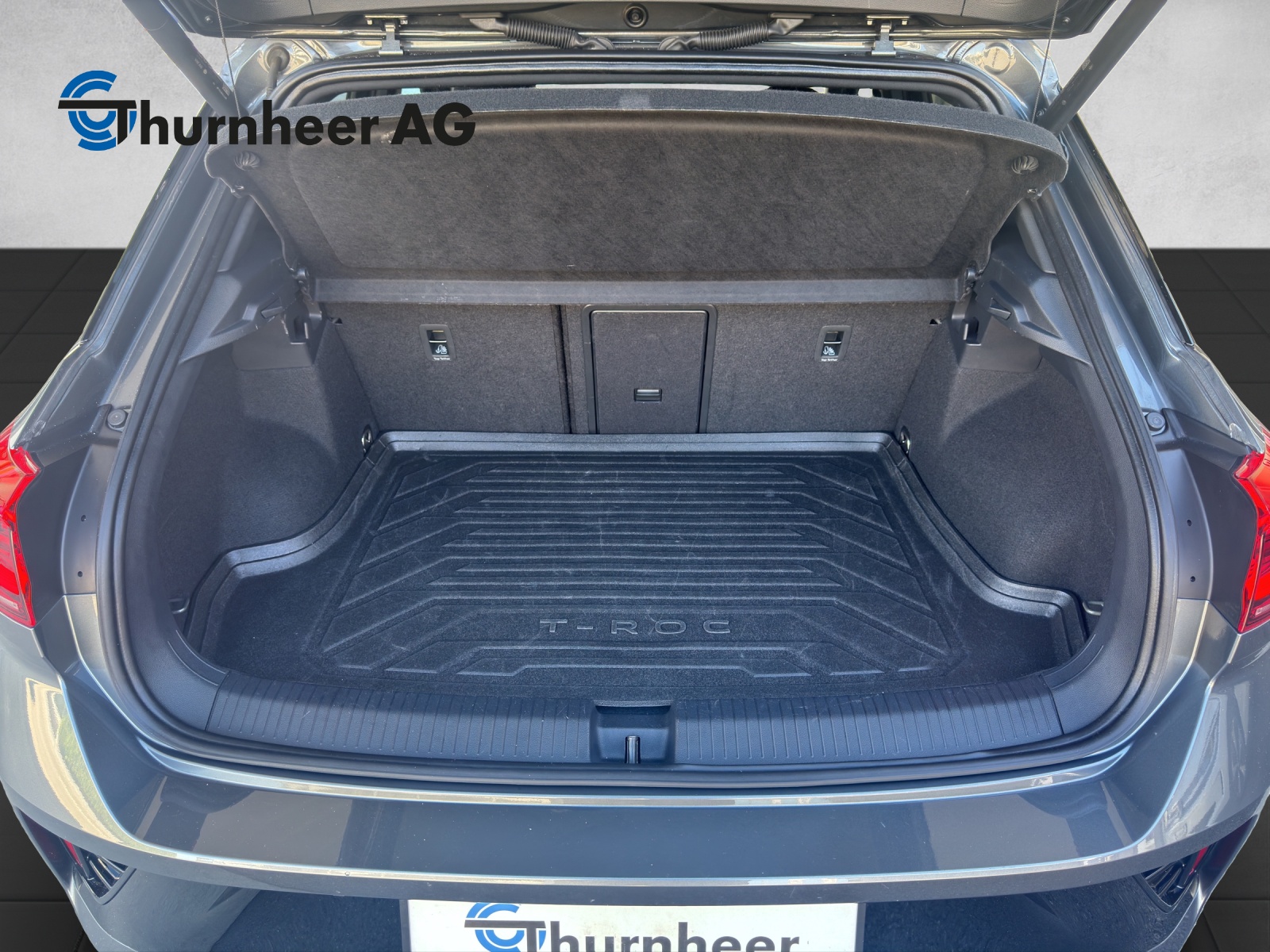 VW T-Roc 2.0 TSI R DSG 4Motion-image-12