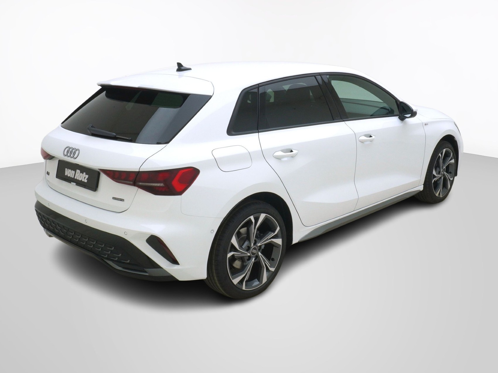 AUDI A3 Sportback 2.0 40 TFSI S Line quattro S-Tronic-image-4