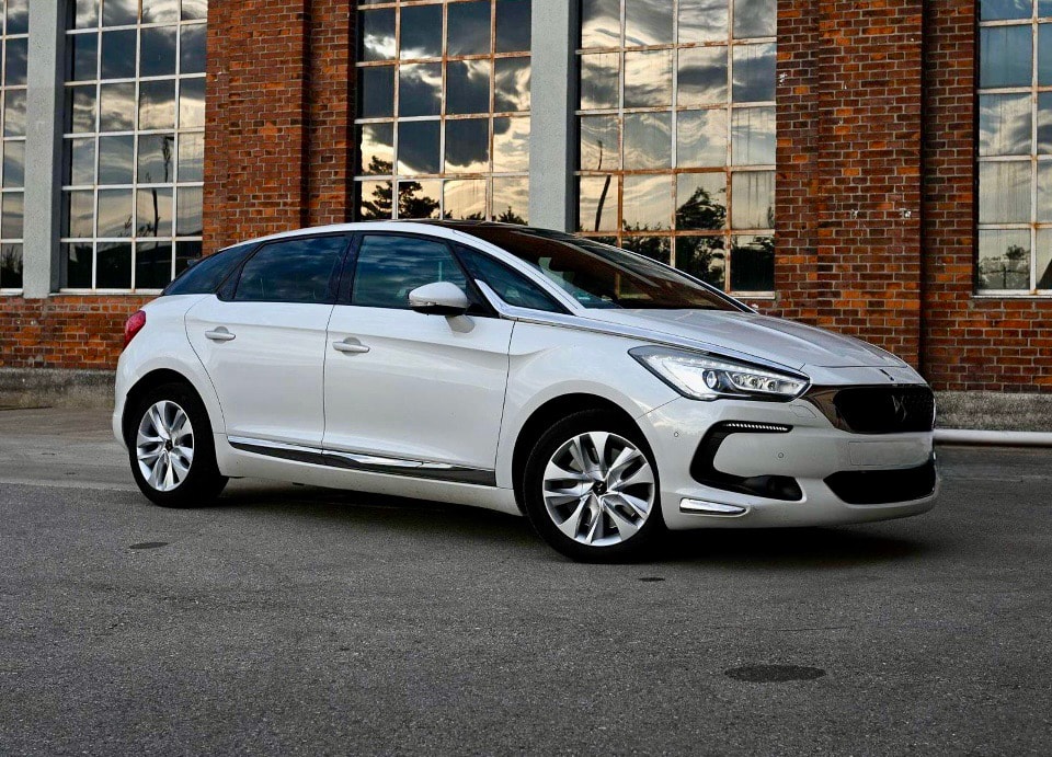 DS AUTOMOBILES 2.0 HDi HyB4 Sport Chic EGS-image-2