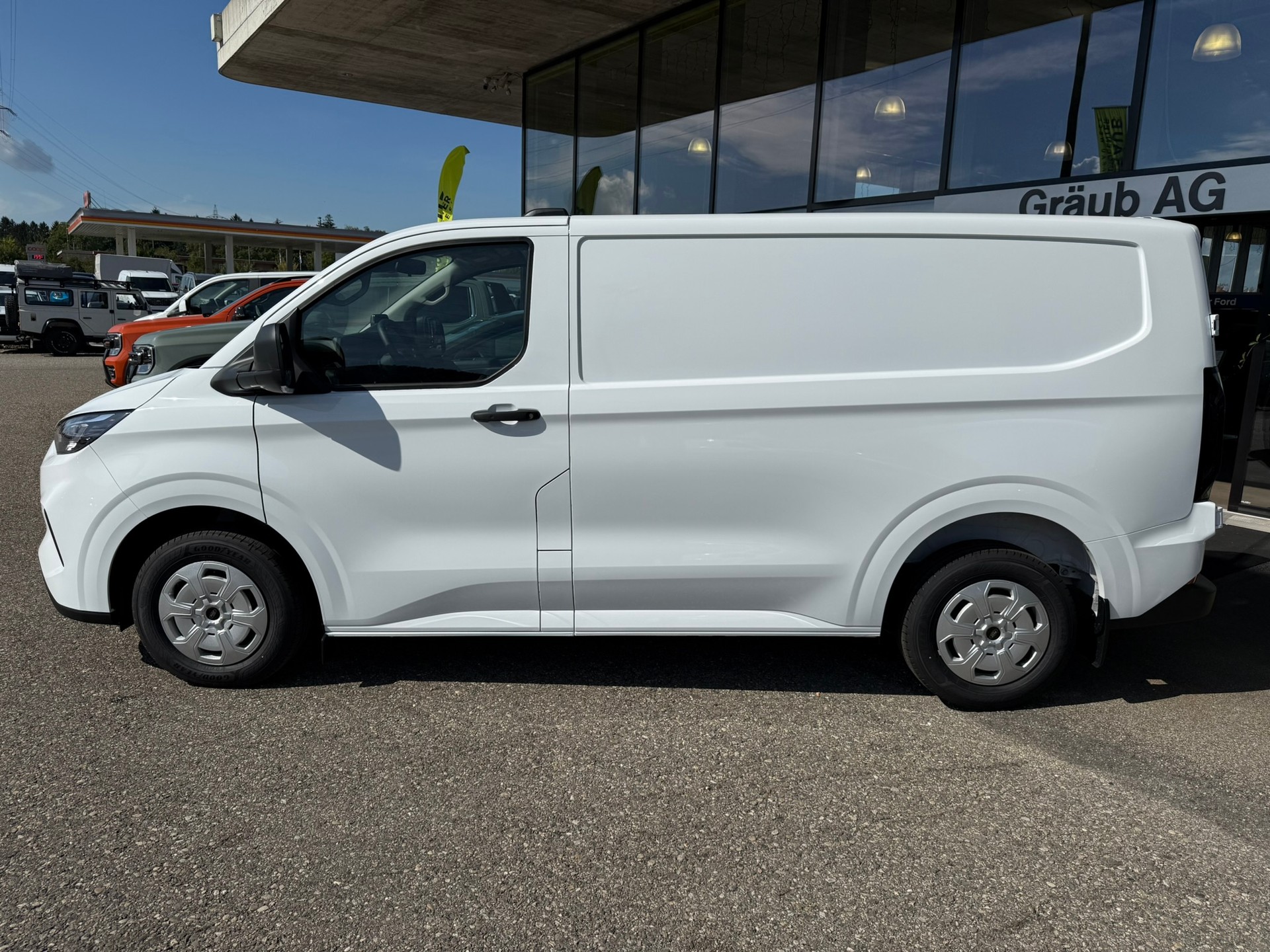 FORD Transit Custom Van 320 L1H1 Trend Automat-image-3