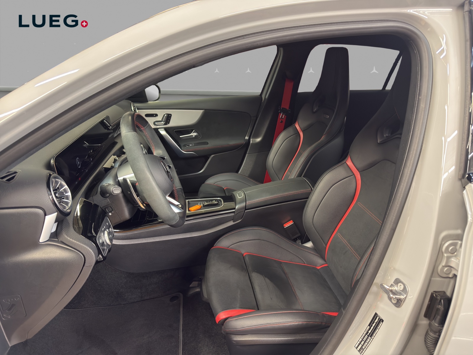 MERCEDES-BENZ A 35 4M - AMG / 360 Grad Kamera / Multibeam LED / Performance Sitze-image-3