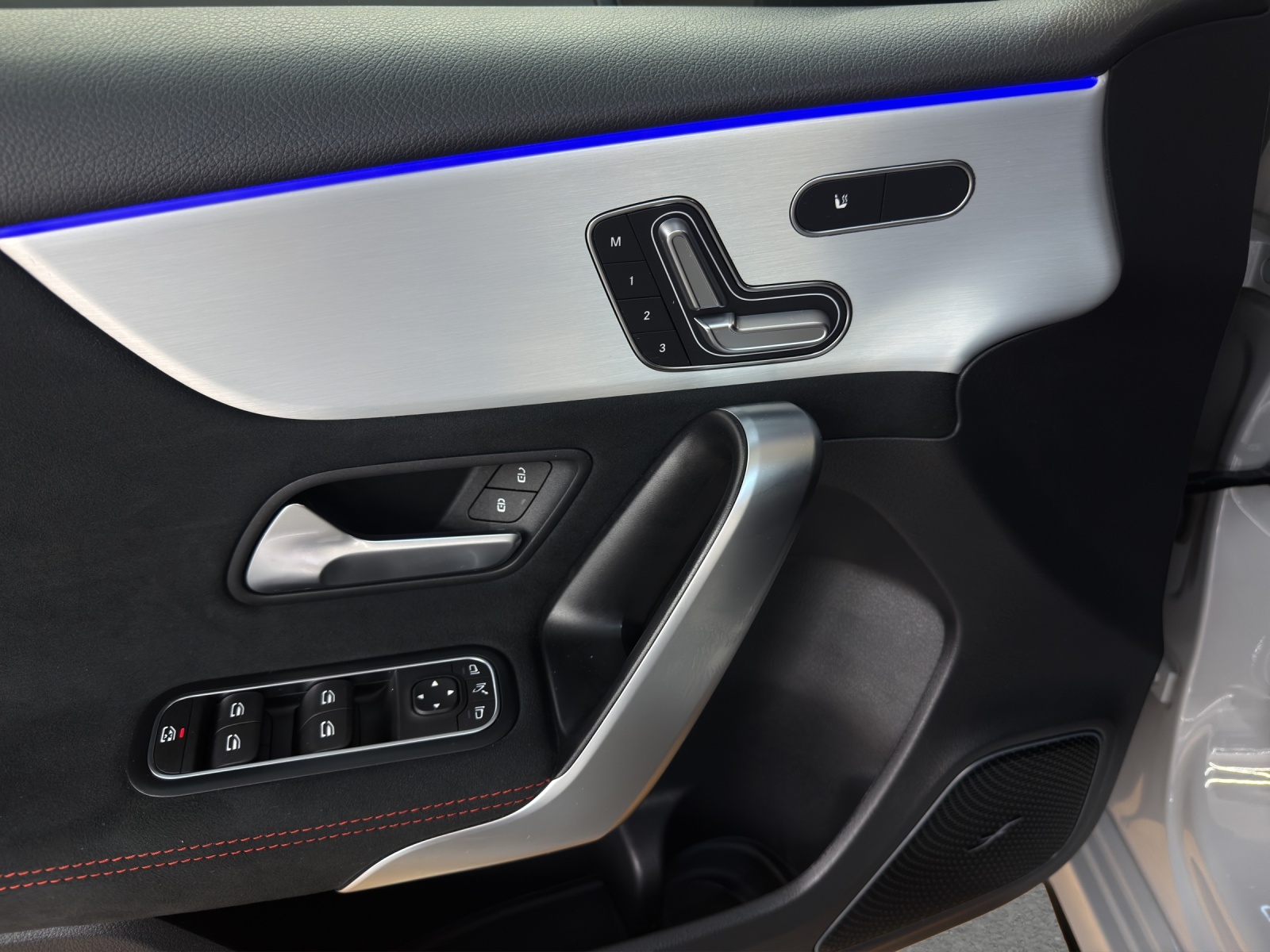 MERCEDES-BENZ A 35 4M - AMG / 360 Grad Kamera / Multibeam LED / Performance Sitze-image-8