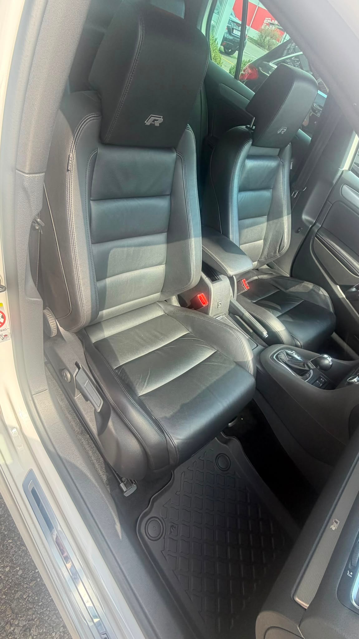 VW Golf 2.0 TSI R 4Motion DSG-image-9