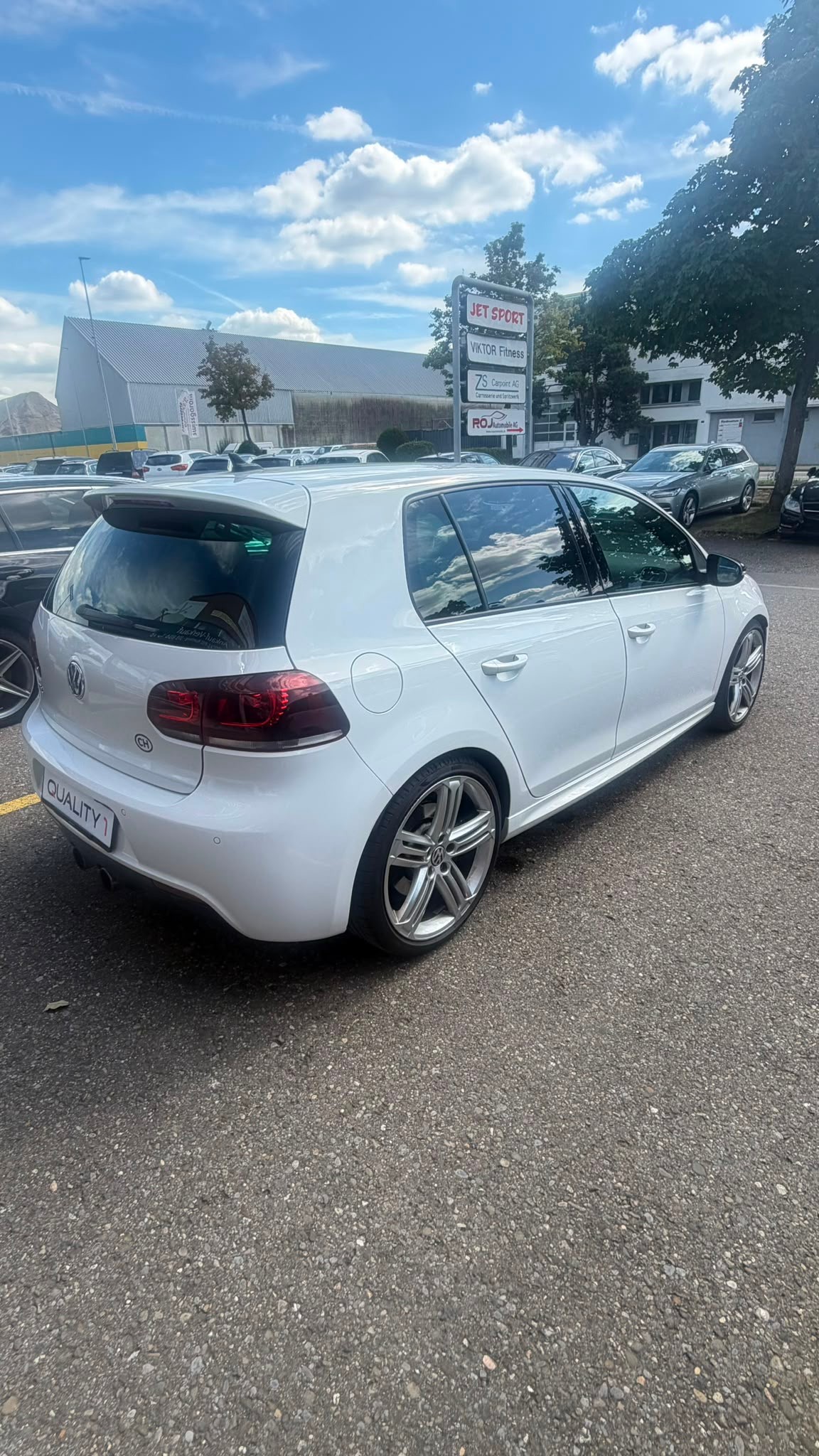 VW Golf 2.0 TSI R 4Motion DSG-image-4