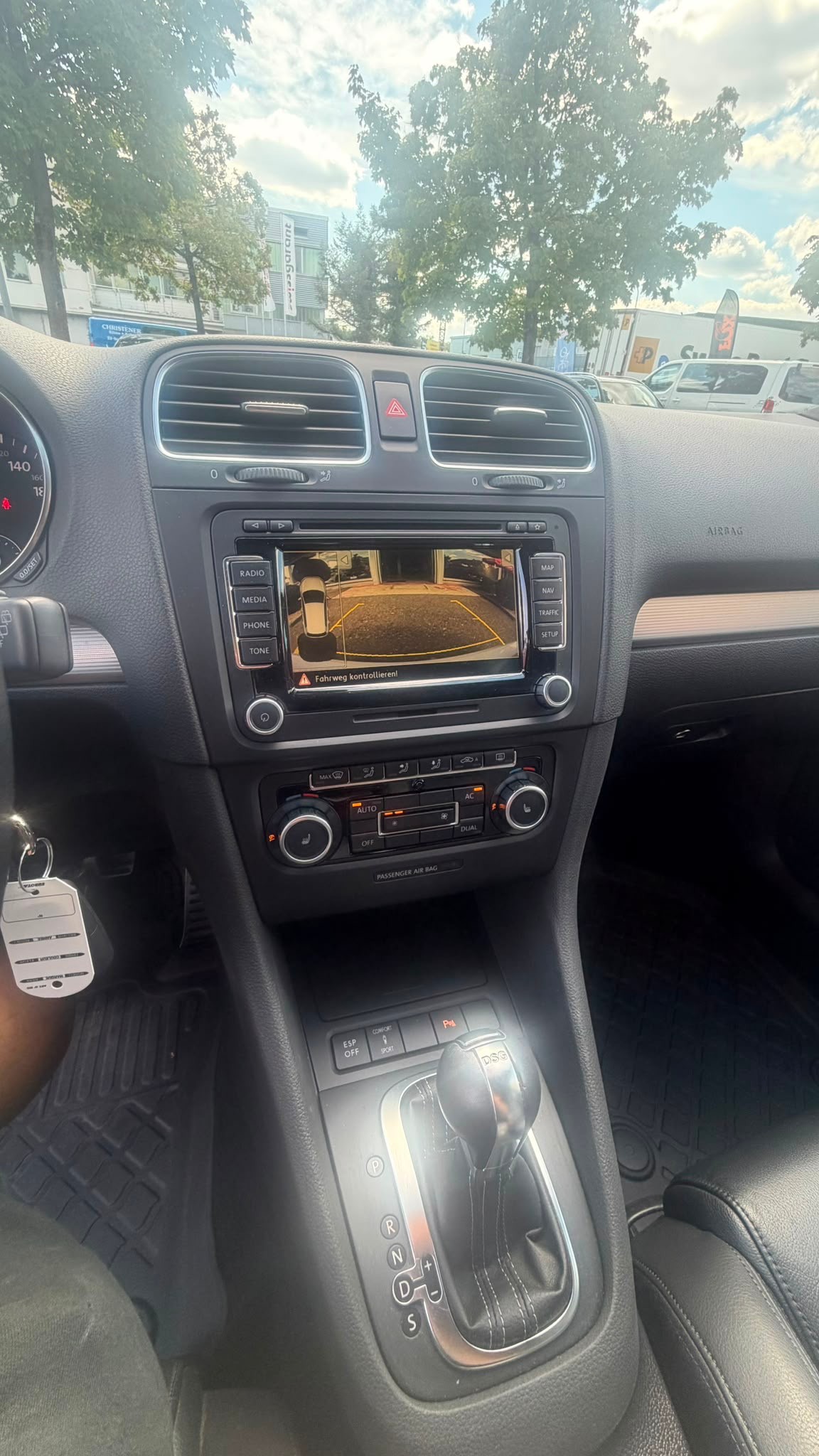 VW Golf 2.0 TSI R 4Motion DSG-image-14
