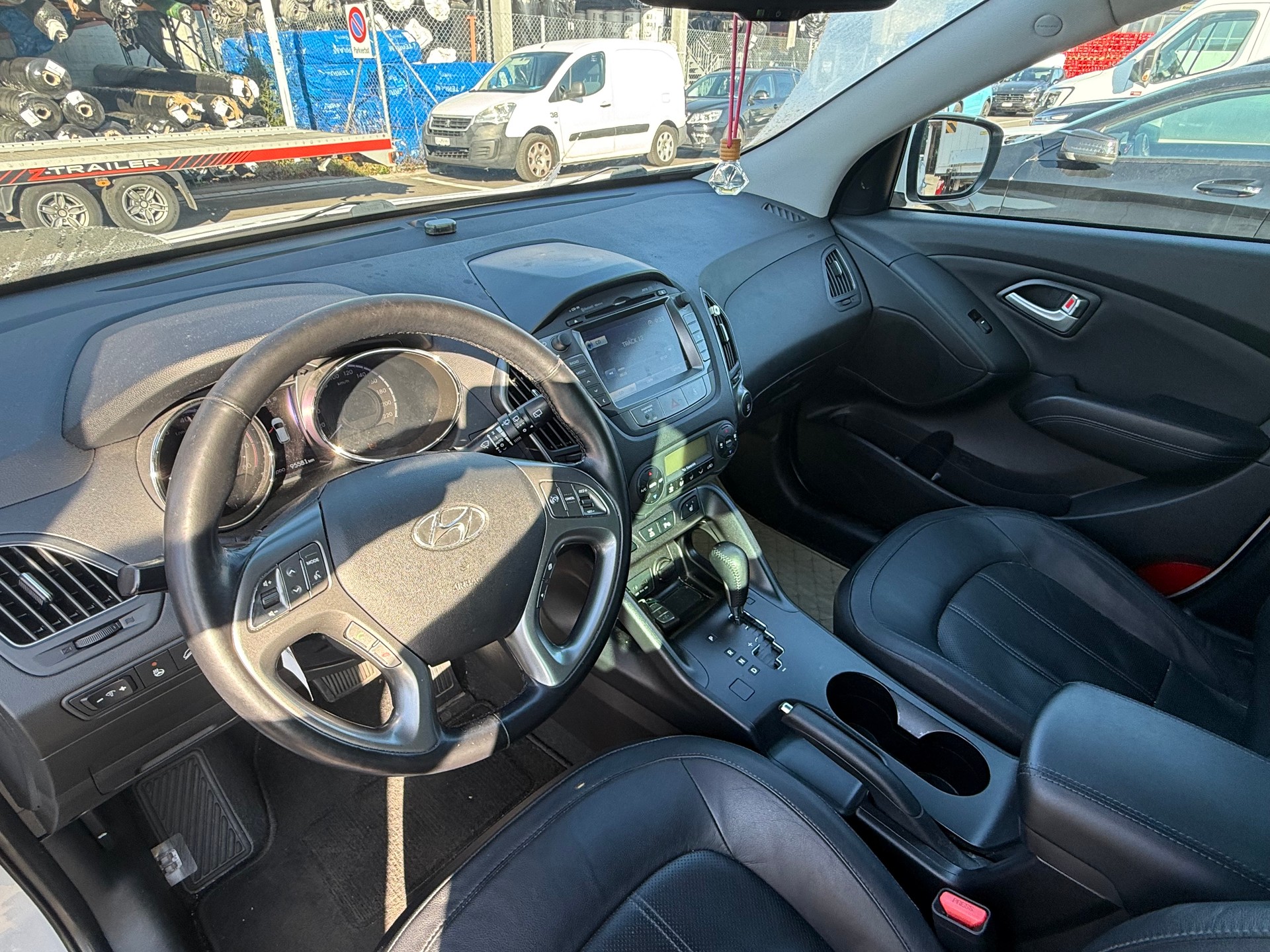 HYUNDAI iX 35 2.0 GDI Style 4WD Automatic-image-11