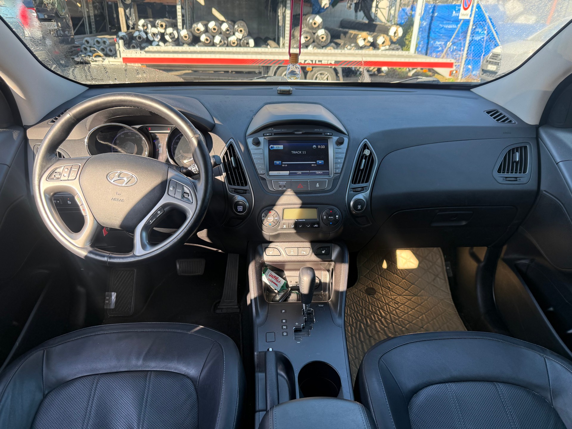 HYUNDAI iX 35 2.0 GDI Style 4WD Automatic-image-13