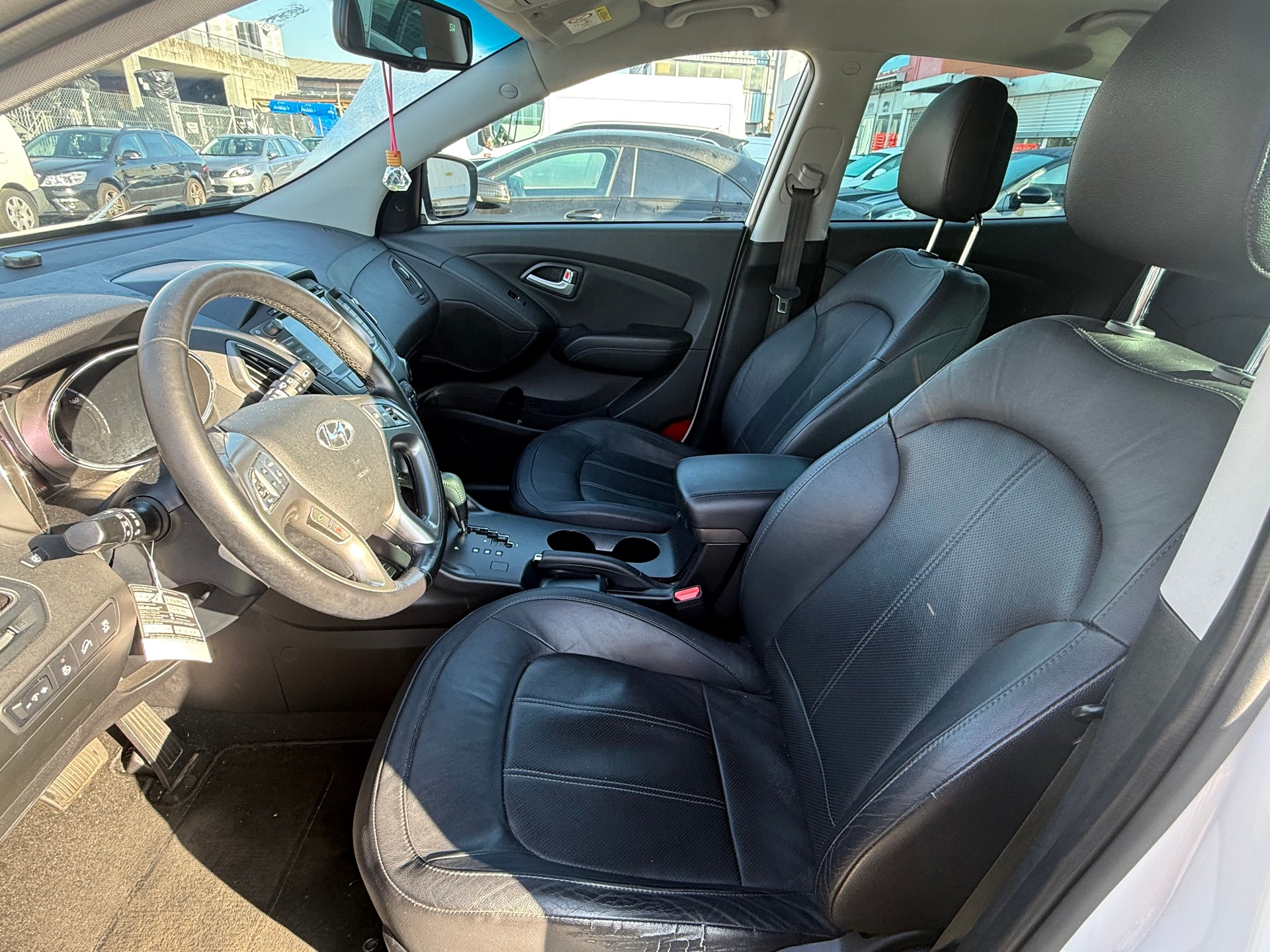 HYUNDAI iX 35 2.0 GDI Style 4WD Automatic-image-12