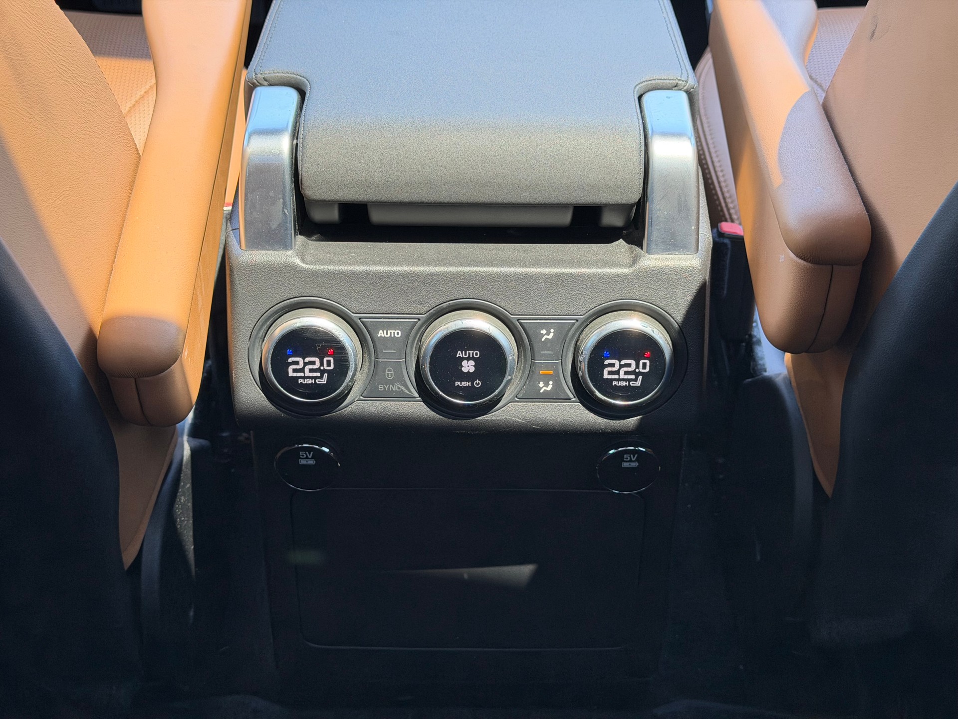 LAND ROVER Discovery 2.0 SD4 HSE Luxury | 7 PL | MFK & SERVICE 09.2026-image-14